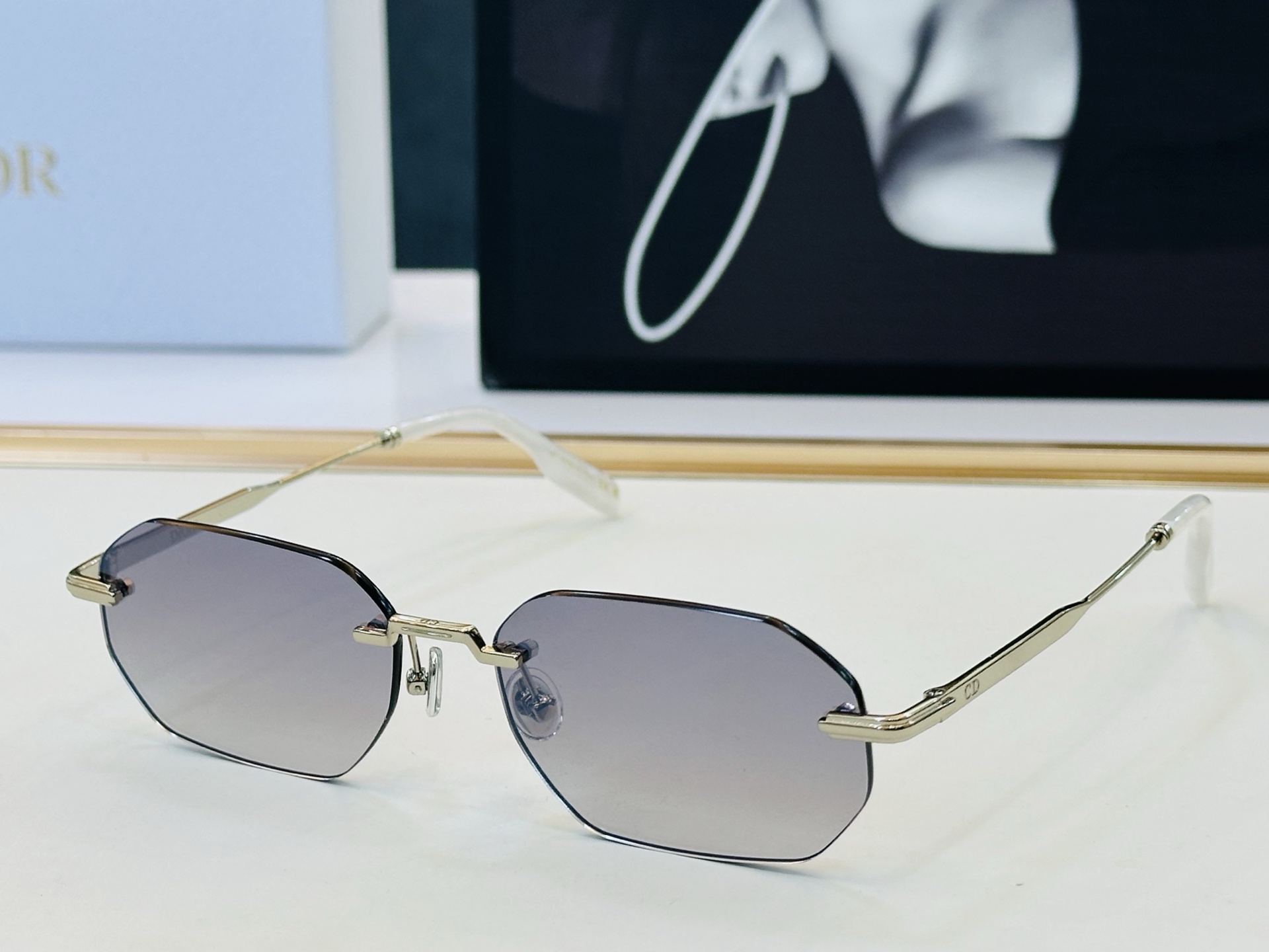 🔻🔻🔻DIO* 迪家 S19U  Size：52口18-145     春夏款墨镜 😎🔆 FD搭配镜腿精致 质量上佳 