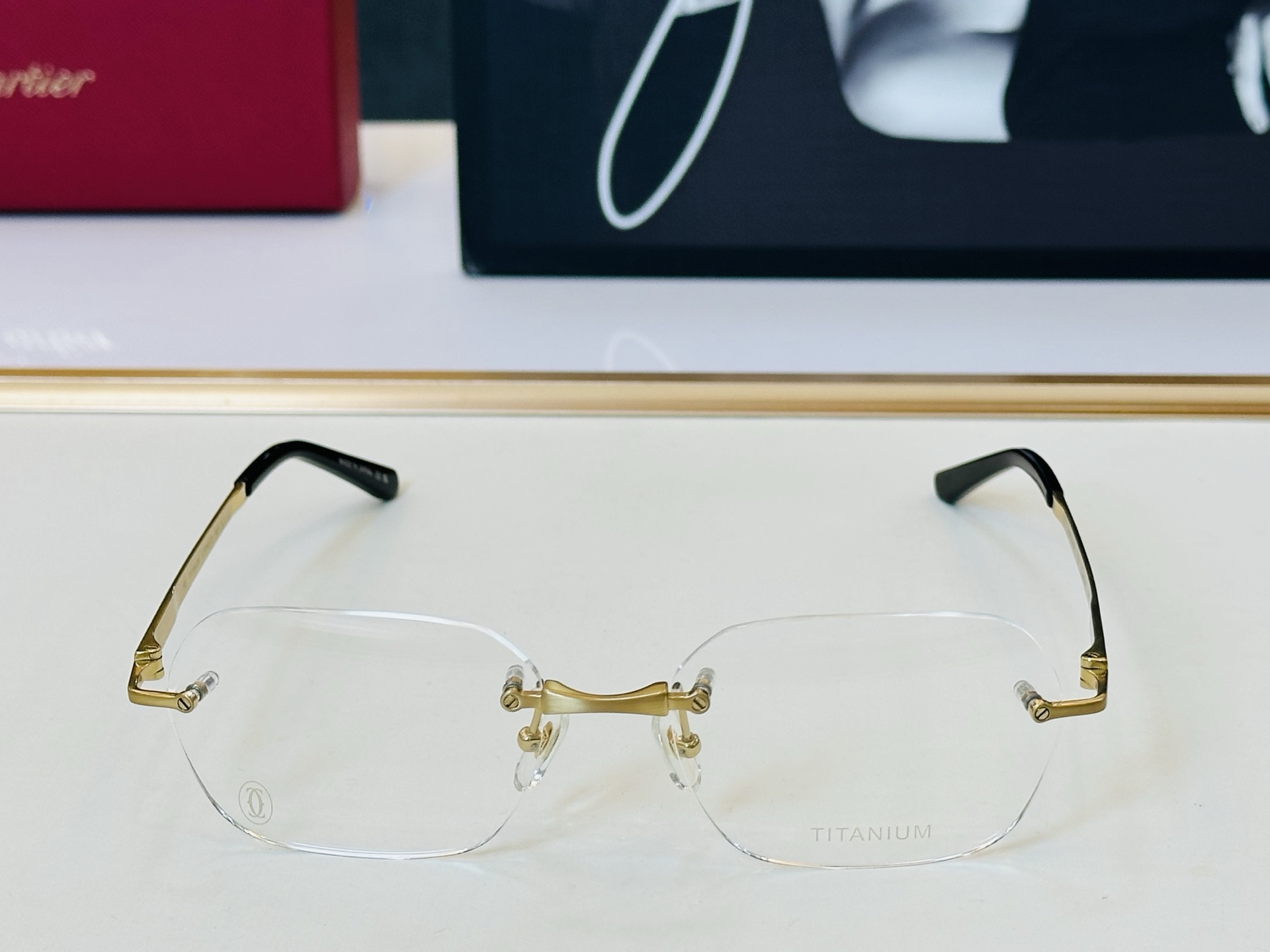 Cartier-卡家 ✨CT0407O Size：57口18-145 不挑脸型 简约大气 时尚休闲 钛架👌👃W框型简约 