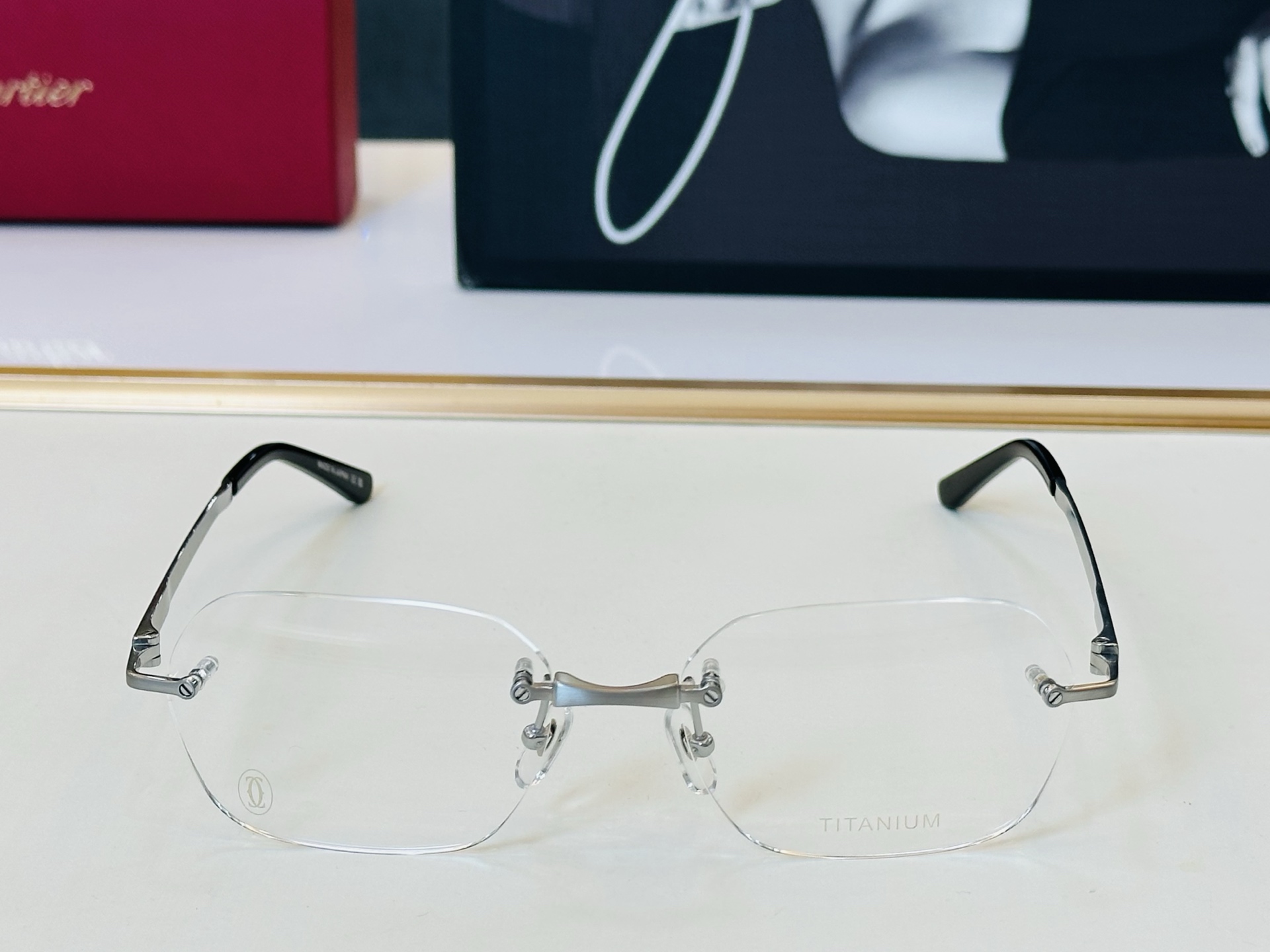 Cartier-卡家 ✨CT0407O Size：57口18-145 不挑脸型 简约大气 时尚休闲 钛架👌👃W框型简约 