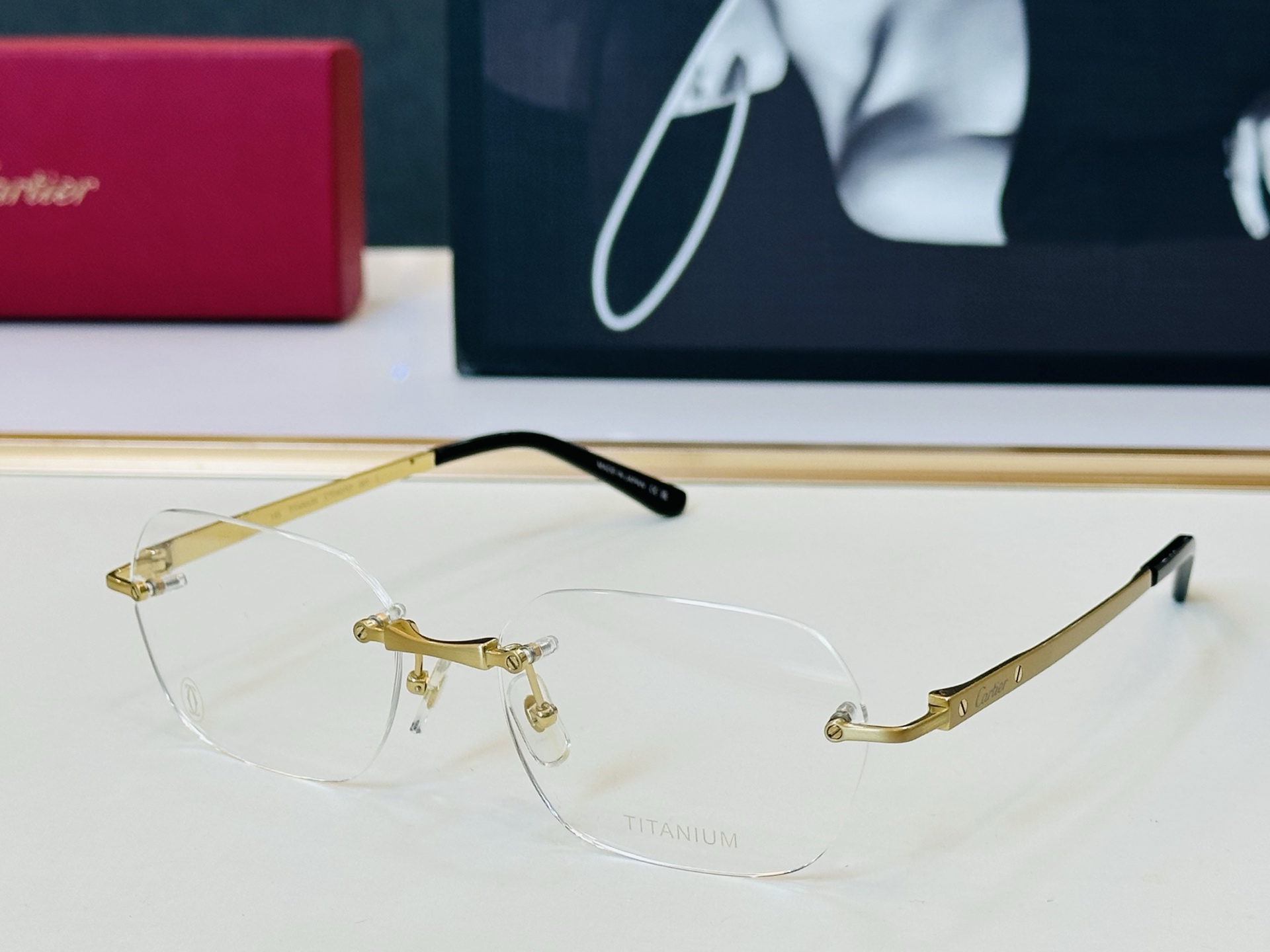 Cartier-卡家 ✨CT0407O Size：57口18-145 不挑脸型 简约大气 时尚休闲 钛架👌👃W框型简约 