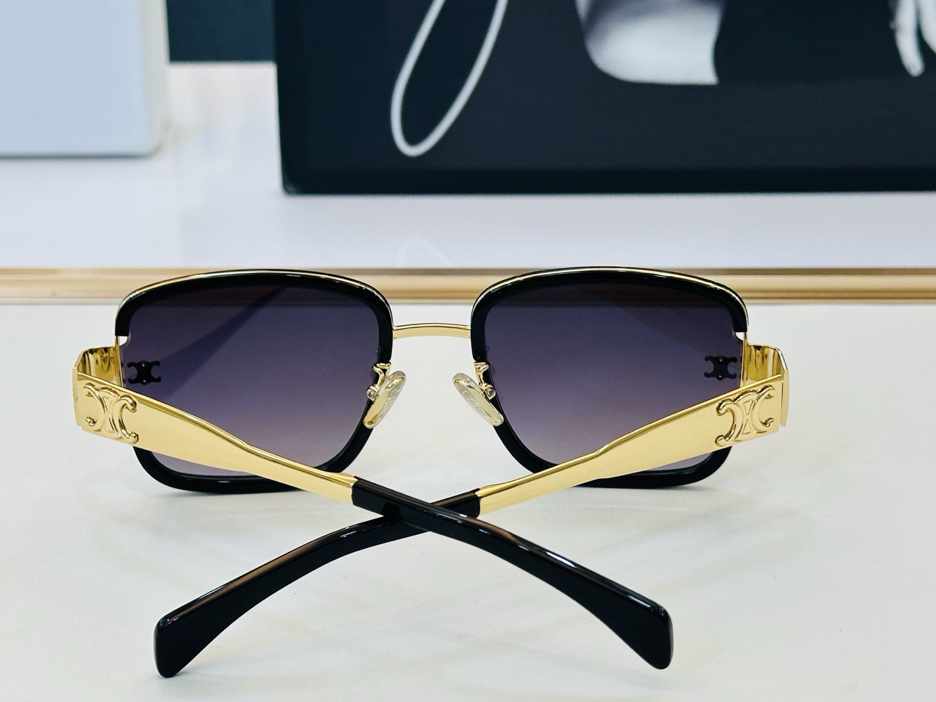 【CELINE】赛琳 CL40336F Size：55口23-145 一直热销的款式，欧美风 光泽度好  L工艺超赞 👍