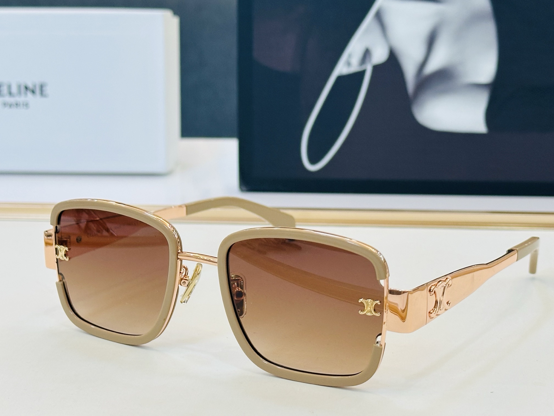 【CELINE】赛琳 CL40336F Size：55口23-145 一直热销的款式，欧美风 光泽度好  L工艺超赞 👍
