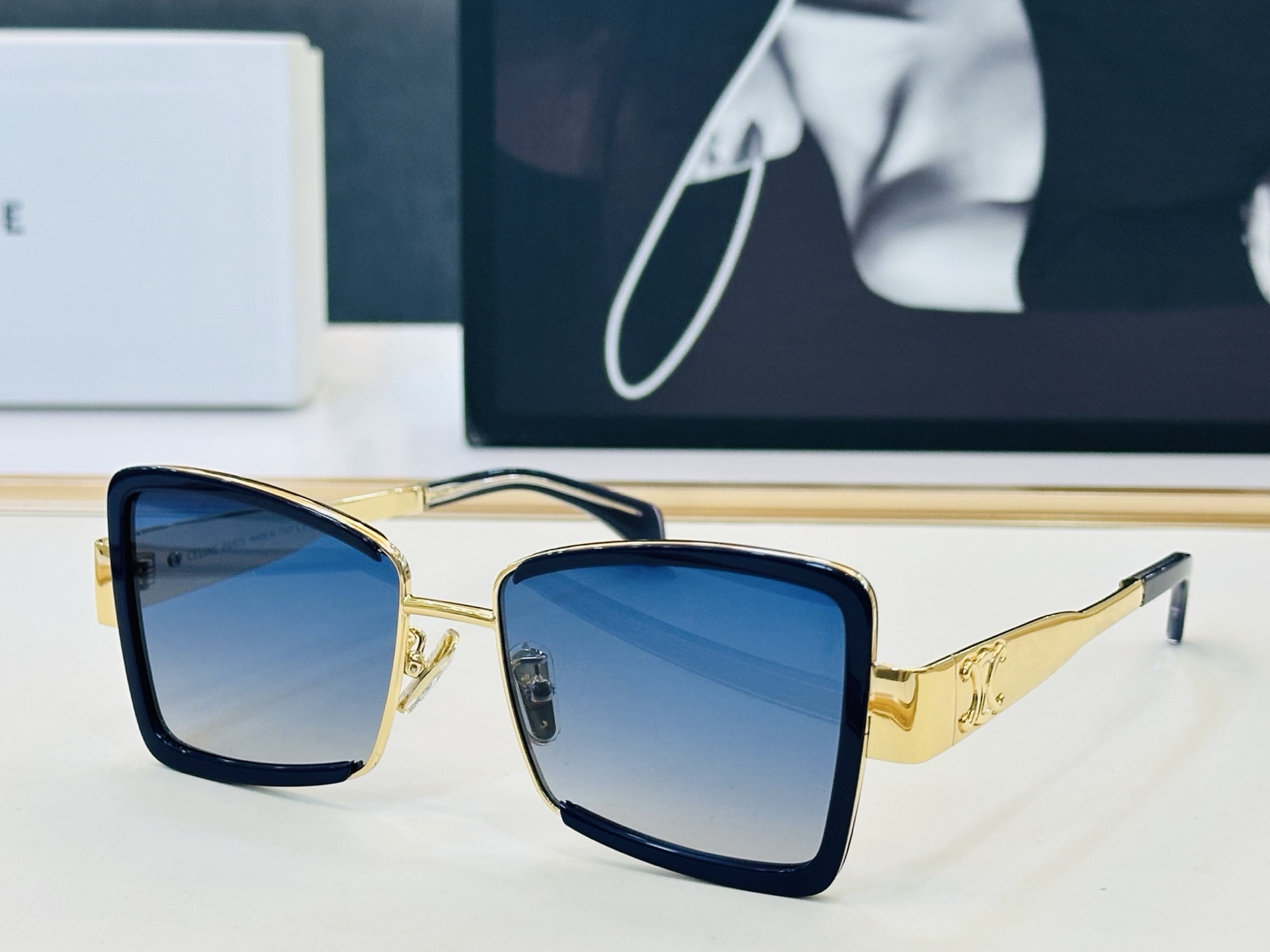 【CELINE】赛琳 CL40338F  Size：53口17-145 一直热销的款式，欧美风 光泽度好  L工艺超赞 