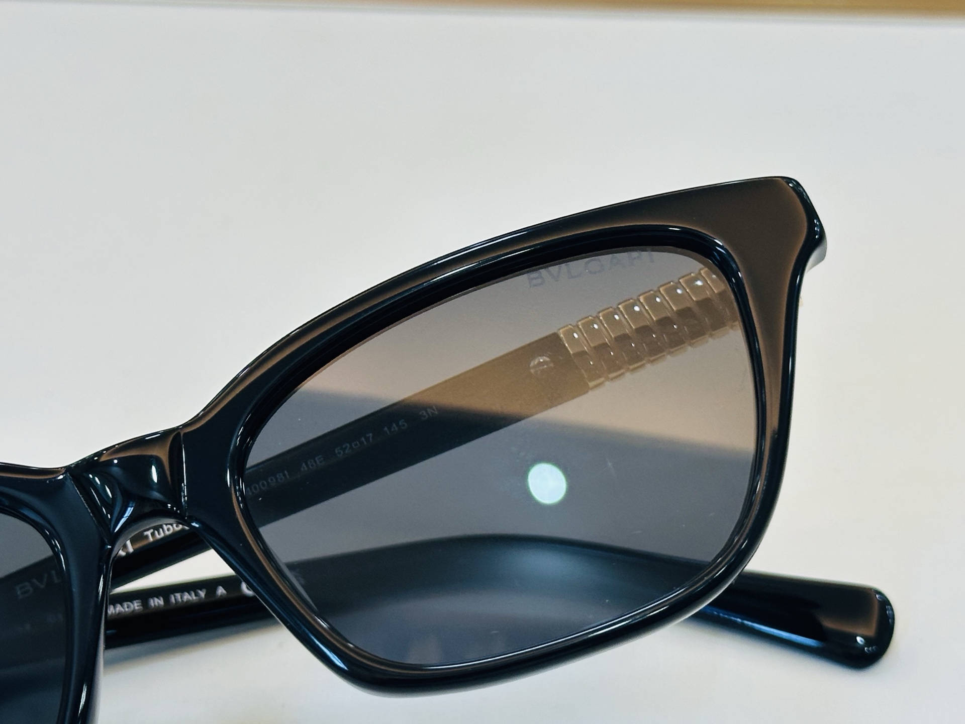 🆕款 官网同售 宝格家 BV40098  👍 Size ：52口17-145    绝对要买😎品质非常完美 C出街必备 