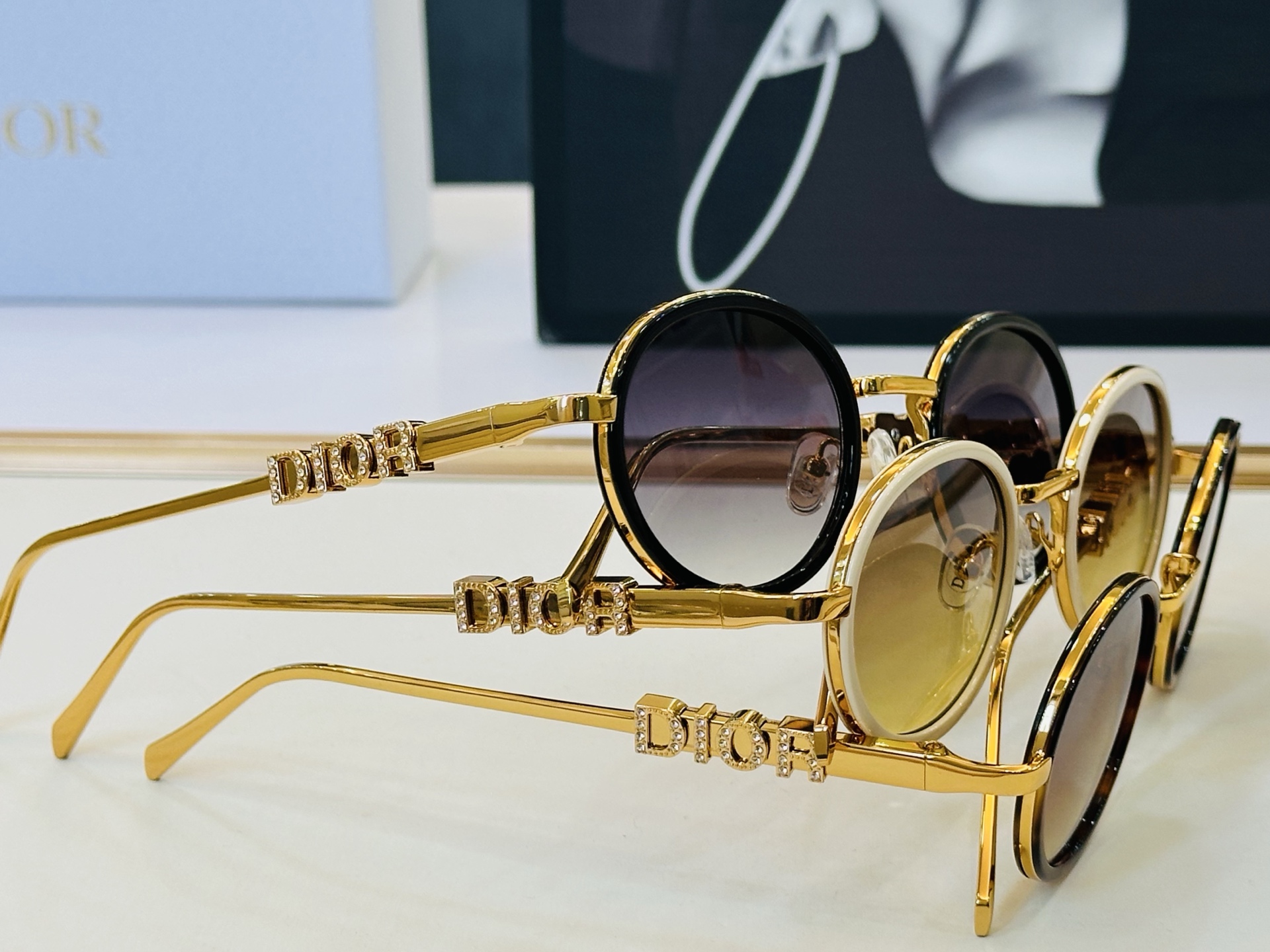 🔻🔻🔻DIO* 迪家 2304UCR Size：52口25-145 春夏款墨镜 😎🔆🔥🔥搭配镜腿精致 bm官网款 质量上