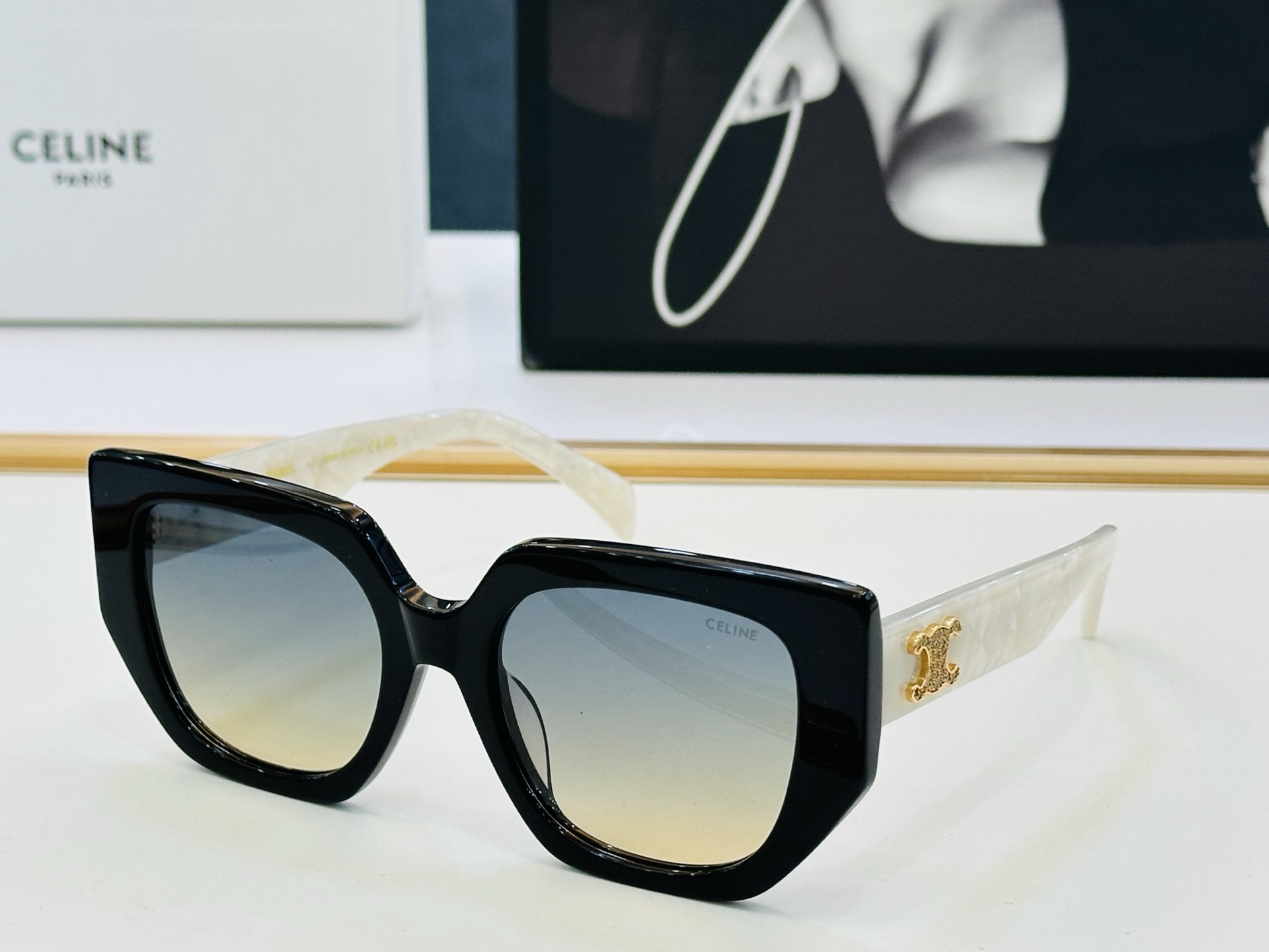 【CELINE】赛琳 CL40239U Size：54口20-145 一直热销的款式，欧美风 光泽度好  XL质感强  