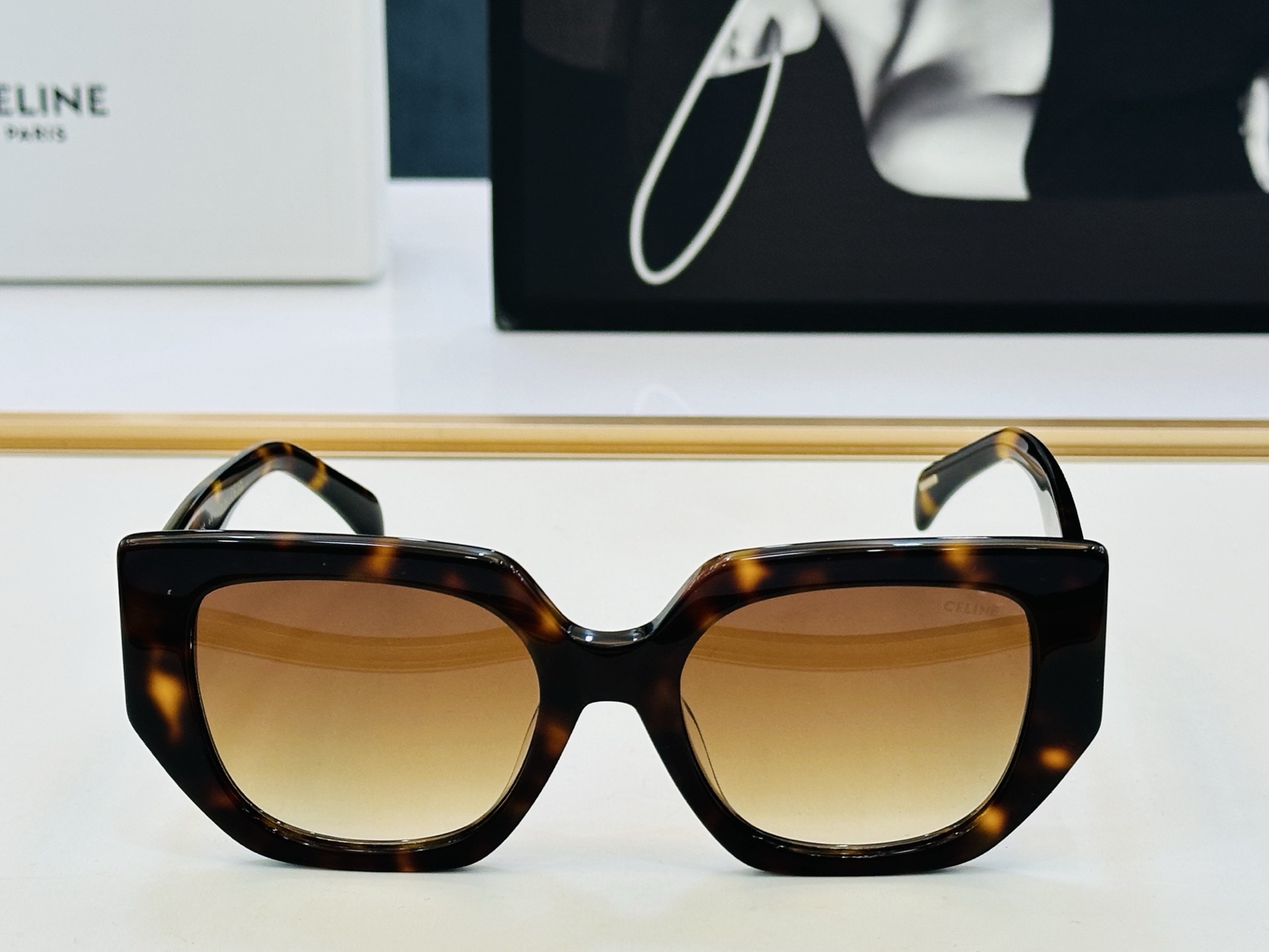 【CELINE】赛琳 CL40239U Size：54口20-145 一直热销的款式，欧美风 光泽度好  XL质感强  