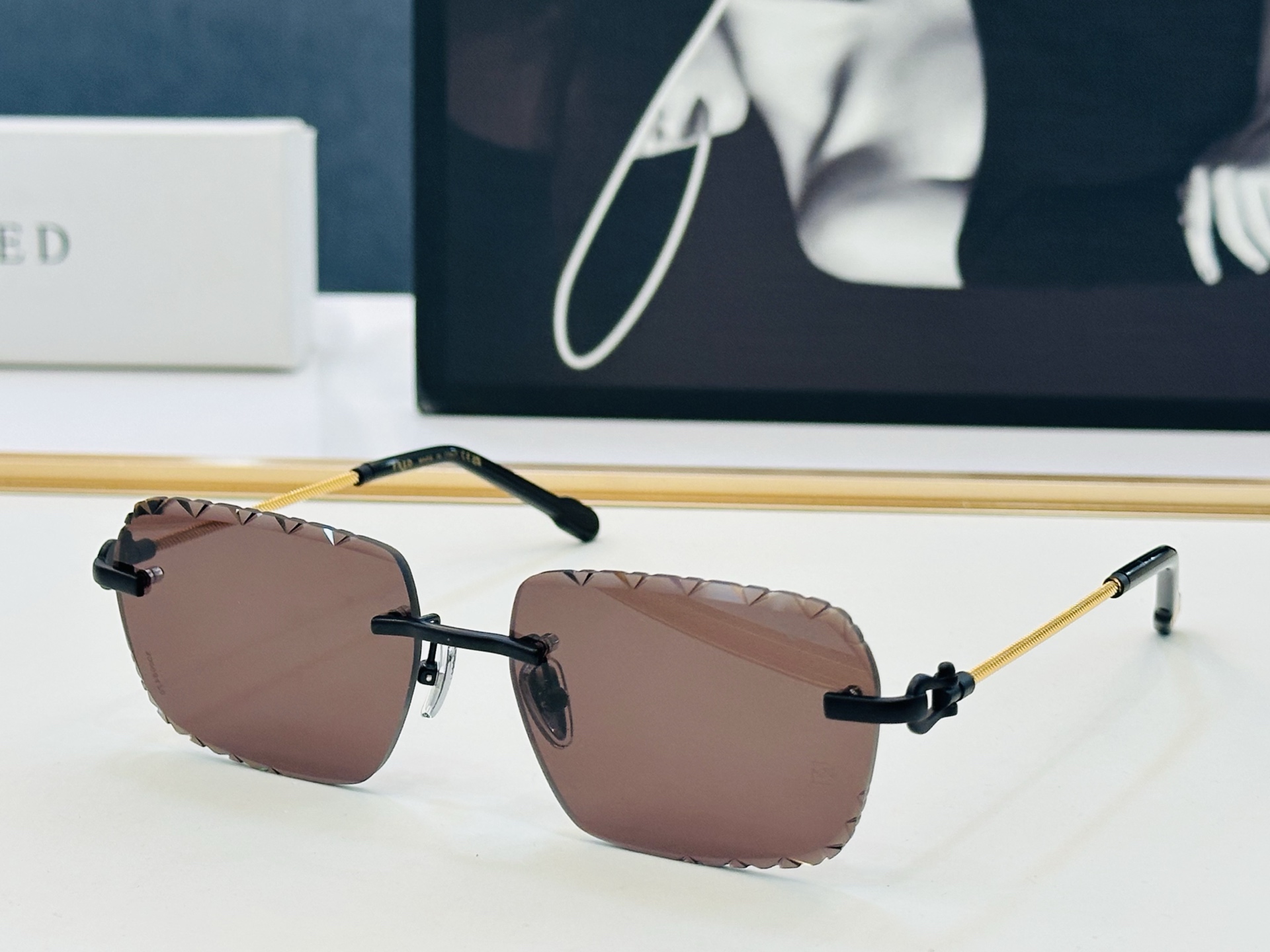 🔺FRED🔻法兰 FG57415U Size：58口17-142 醒目品牌logo扣扣 🔝🔝b上脸超美 太阳镜 内镀蓝膜