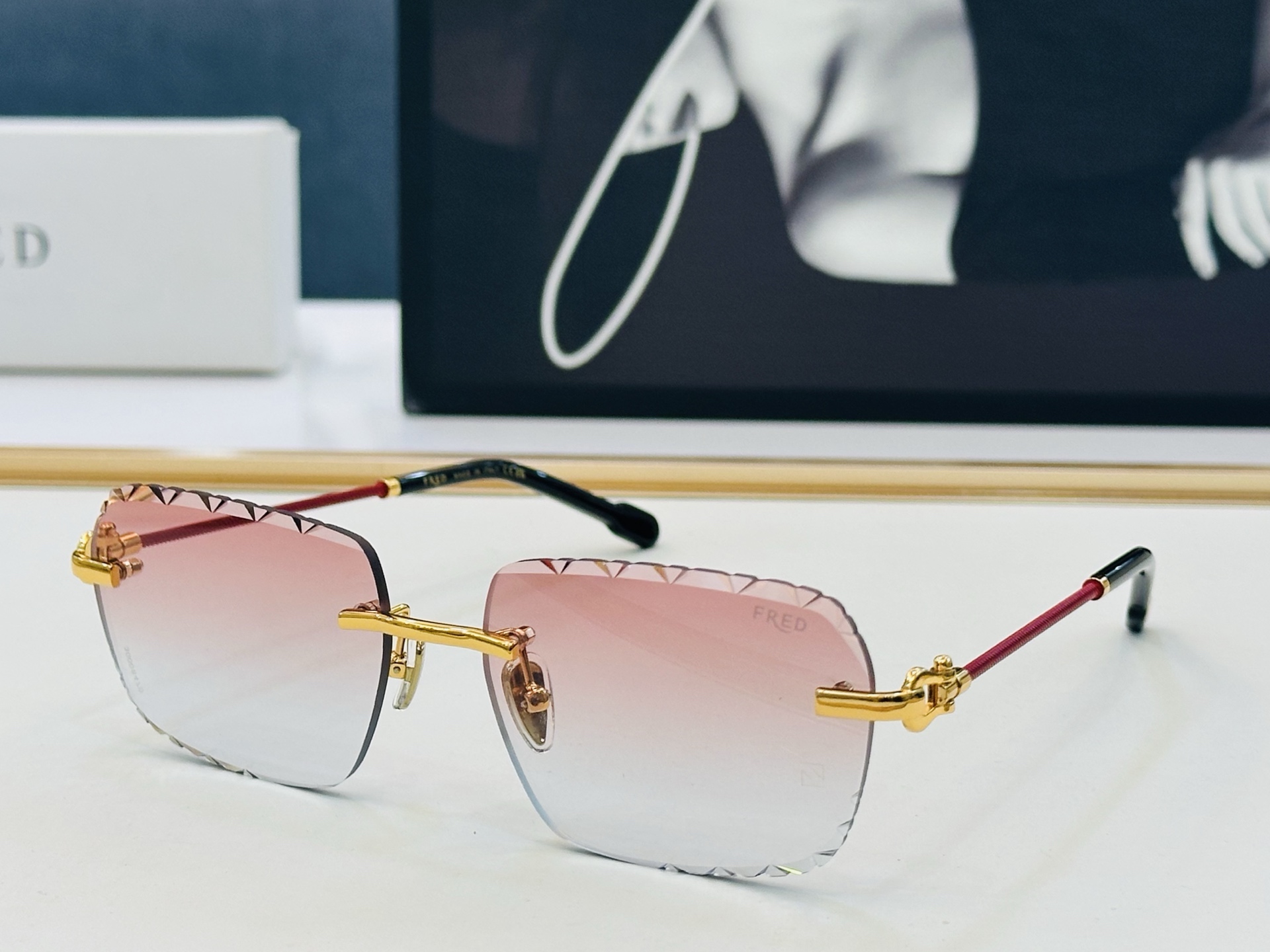 🔺FRED🔻法兰 FG57415U Size：58口17-142 醒目品牌logo扣扣 🔝🔝b上脸超美 太阳镜 内镀蓝膜