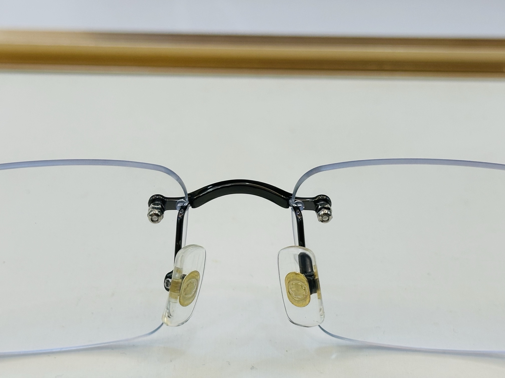 MB0443S  Size：56口17-145 🌤万宝龙  非常能彰显一个人的品味品质做工稳实 C配光架 🆕 