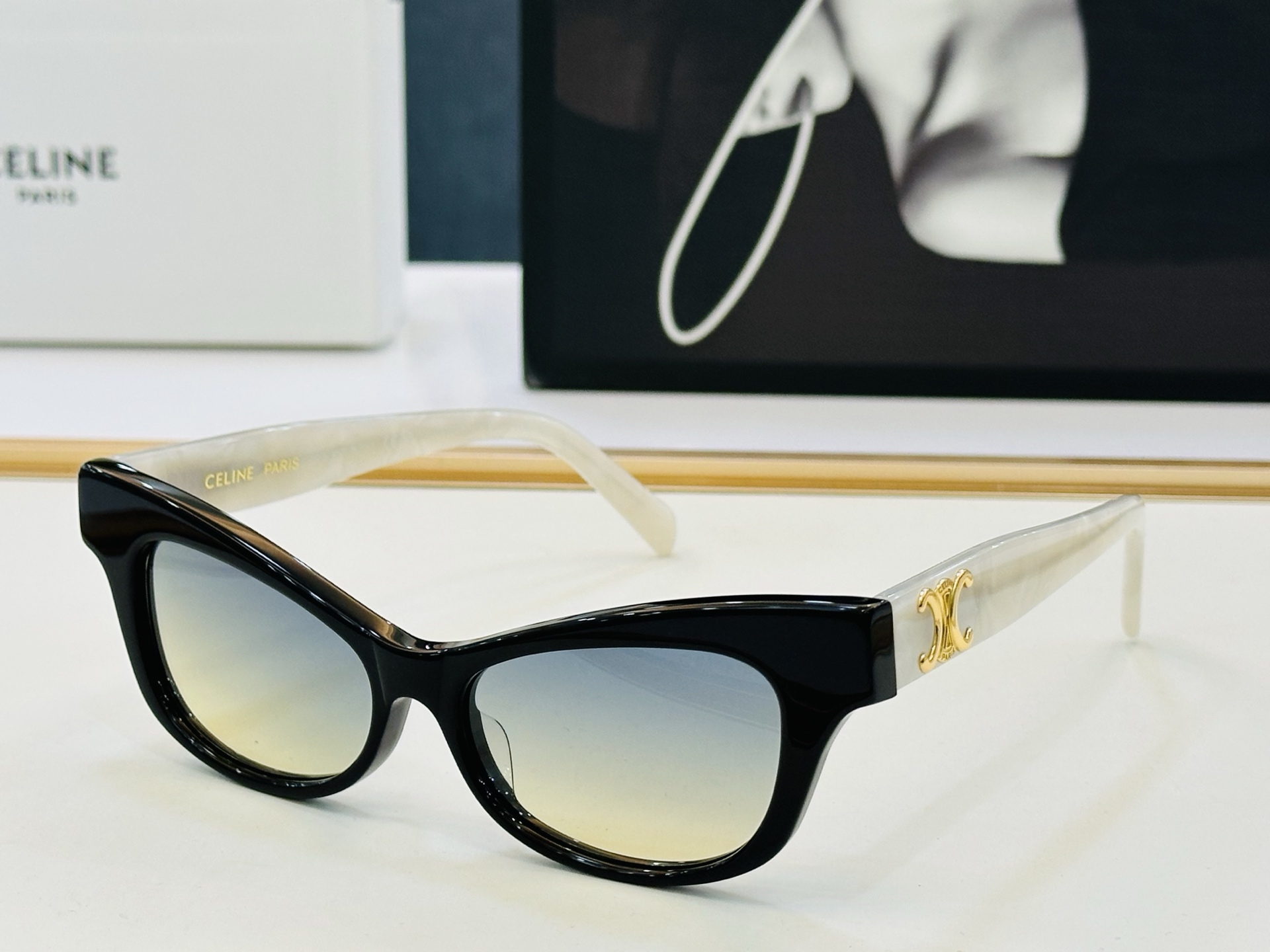 【CELINE】赛琳 CL40352U Size：53口16-145 一直热销的款式，欧美风 光泽度好  C质感强  工