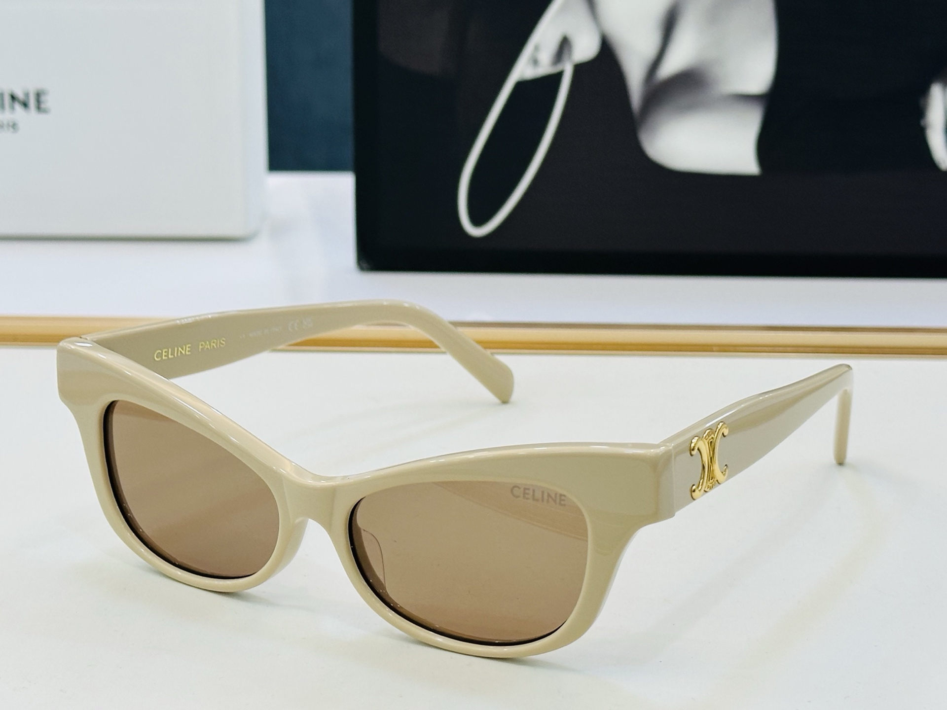 【CELINE】赛琳 CL40352U Size：53口16-145 一直热销的款式，欧美风 光泽度好  C质感强  工