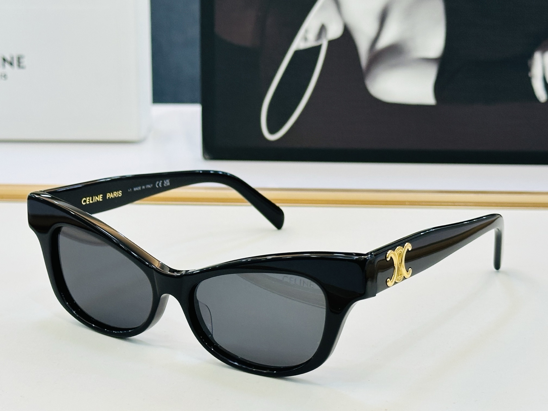 【CELINE】赛琳 CL40352U Size：53口16-145 一直热销的款式，欧美风 光泽度好  C质感强  工