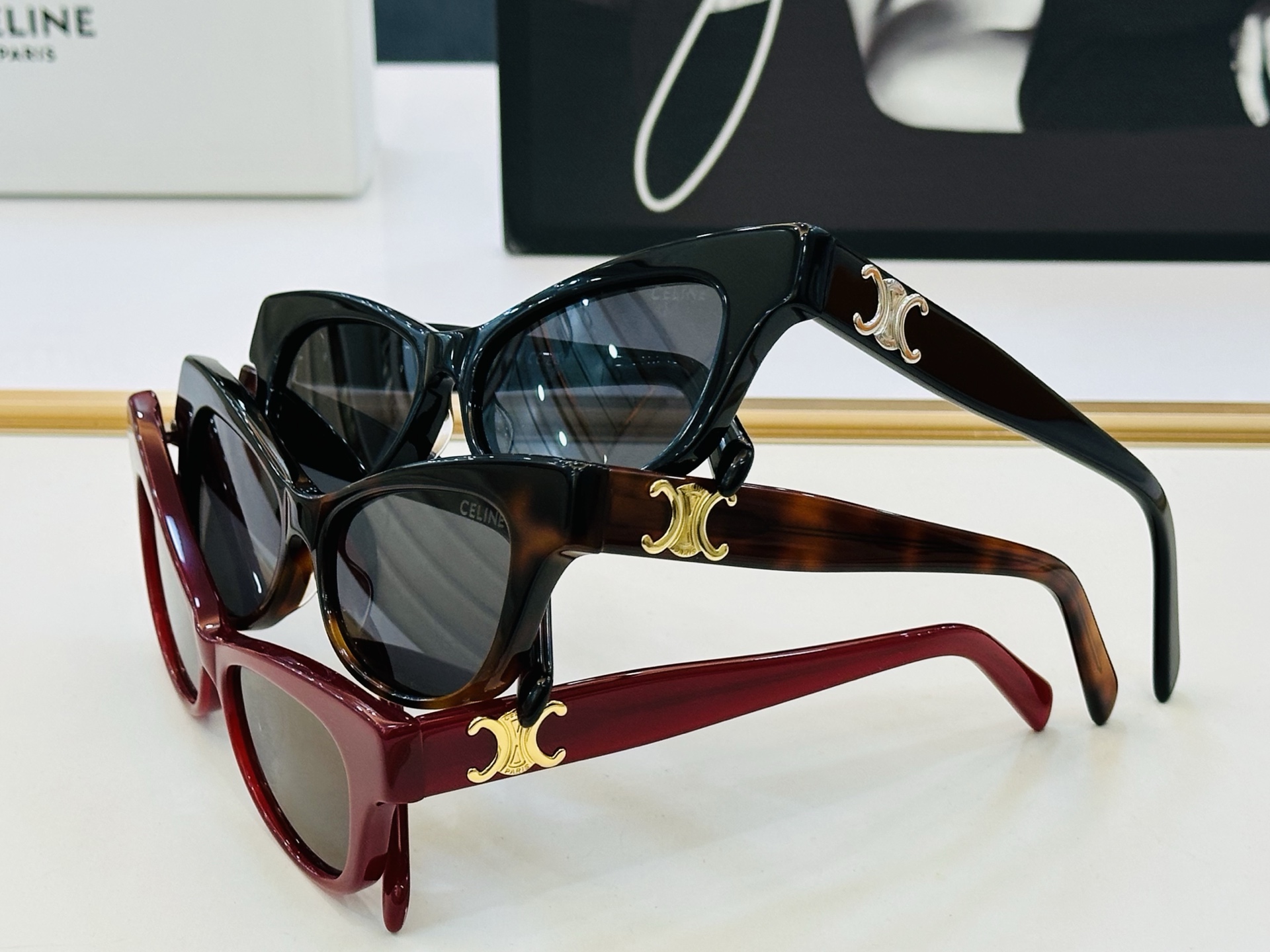 【CELINE】赛琳 CL40352U Size：53口16-145 一直热销的款式，欧美风 光泽度好  C质感强  工