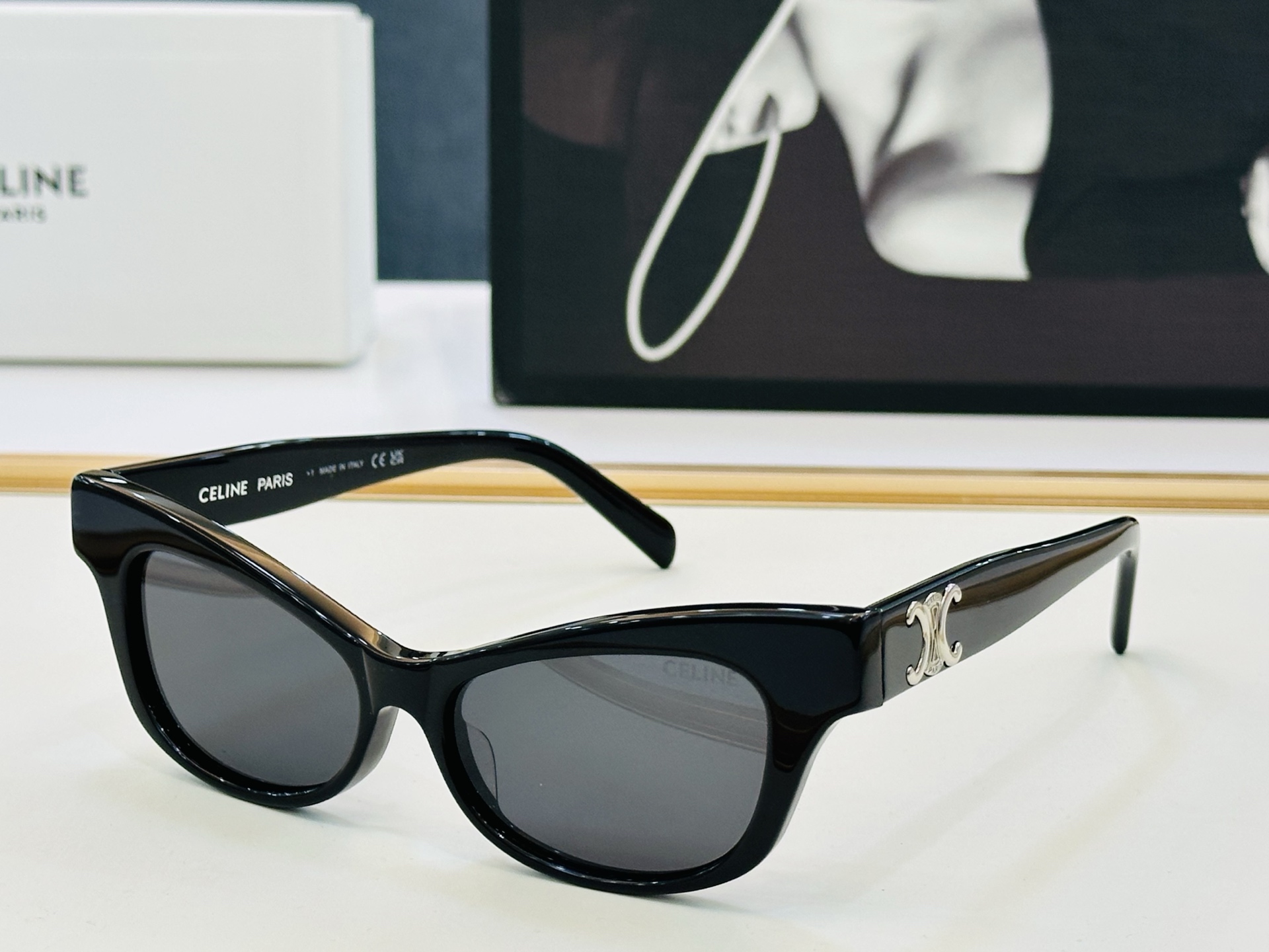 【CELINE】赛琳 CL40352U Size：53口16-145 一直热销的款式，欧美风 光泽度好  C质感强  工