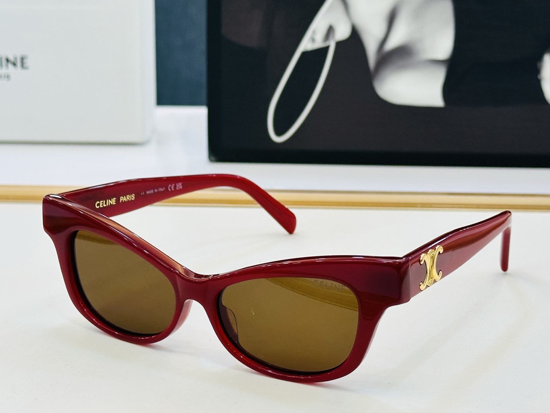 【CELINE】赛琳 CL40352U Size：53口16-145 一直热销的款式，欧美风 光泽度好  C质感强  工