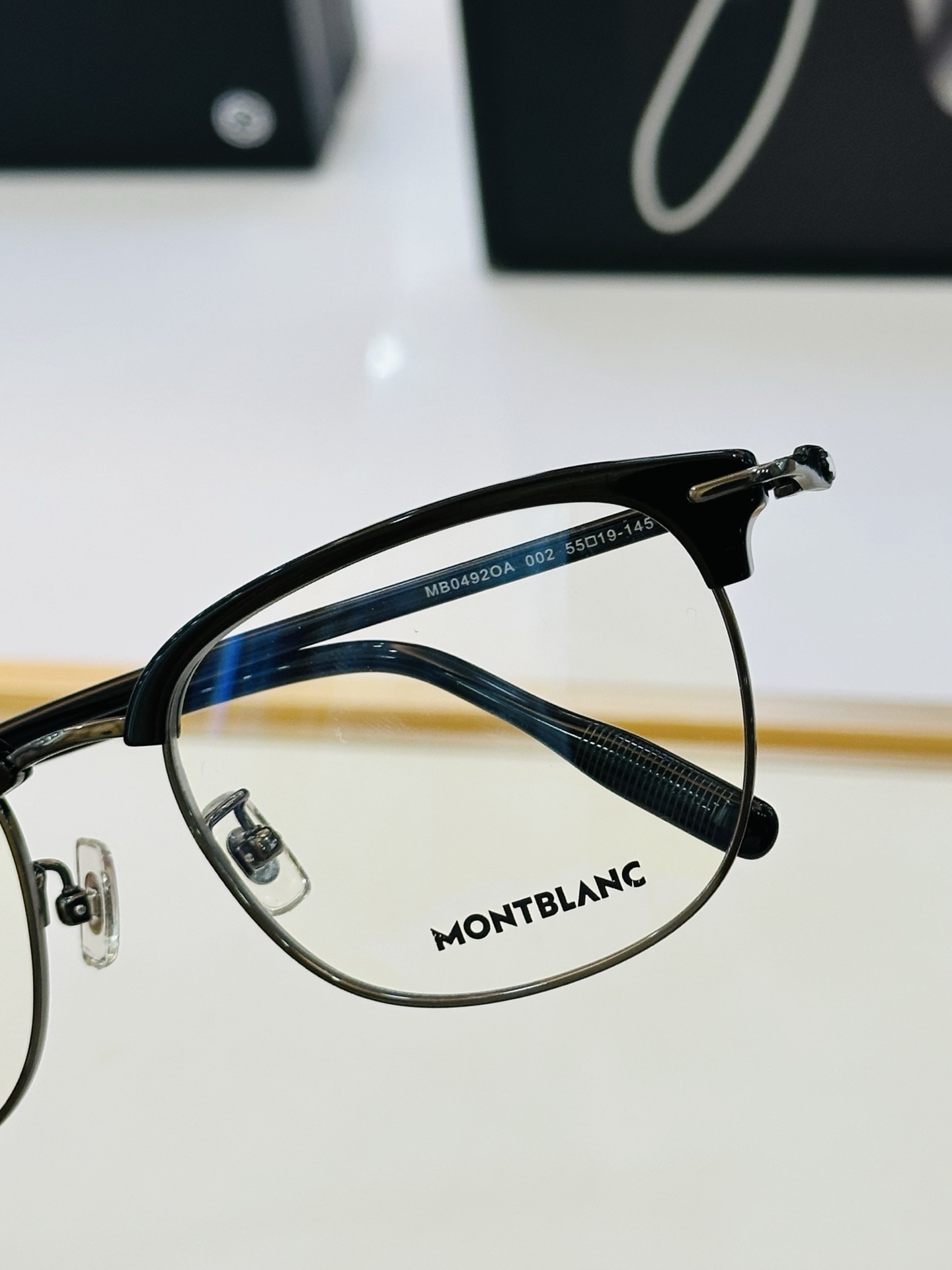官网新品 MONTBLANC 万宝龙 MB0492OA Size：55口19-145   做工精良 👍👍W 完美电镀 配