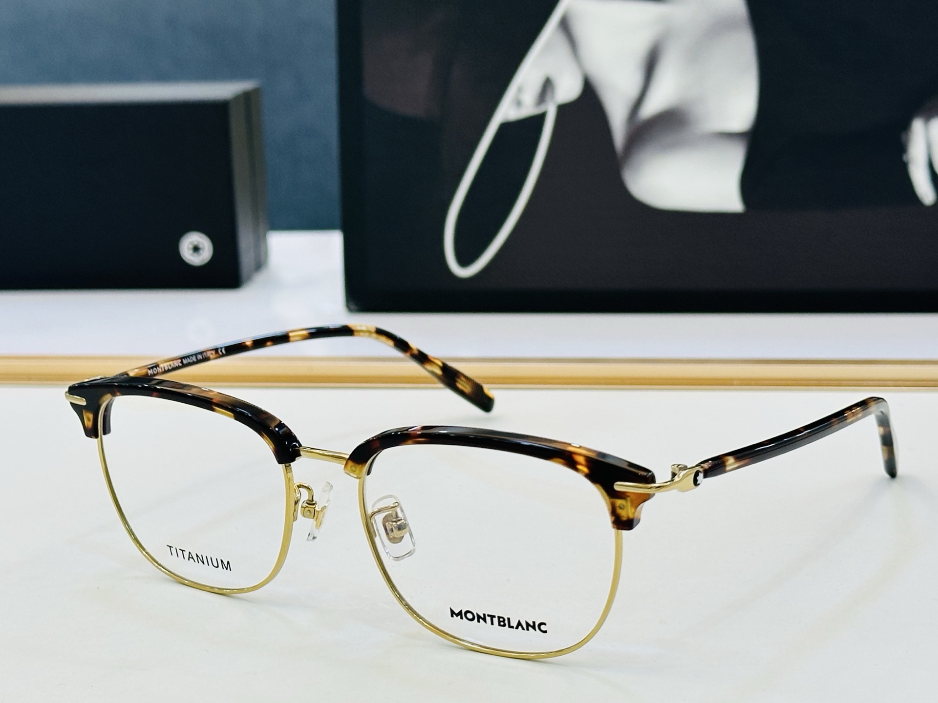 官网新品 MONTBLANC 万宝龙 MB0492OA Size：55口19-145   做工精良 👍👍W 完美电镀 配
