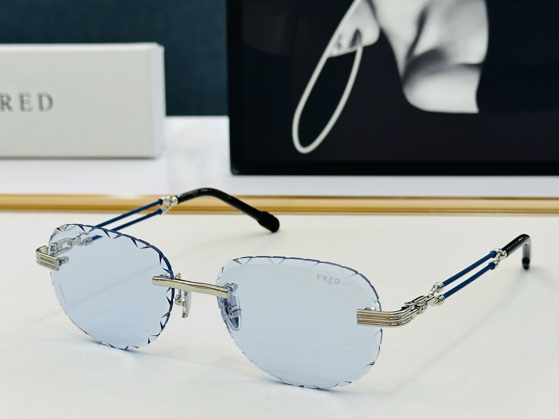 🔺FRED🔻法兰 FG57410U Size：57口17-145  醒目品牌logo扣扣 🔝🔝b上脸超美 太阳镜 内镀蓝