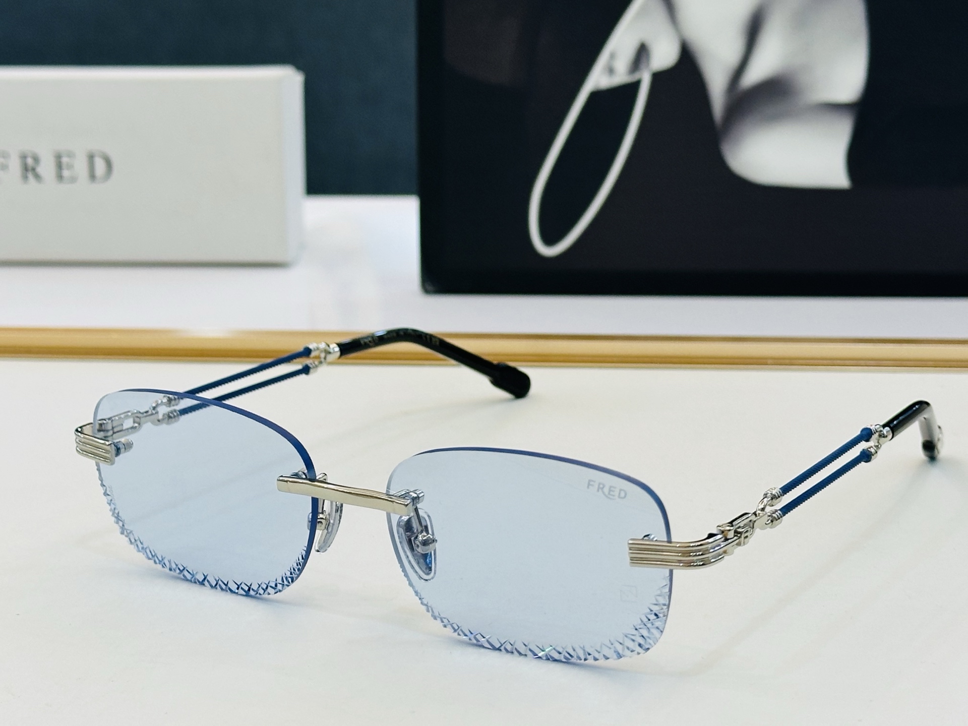 🔺FRED🔻法兰 FG57412U Size：57口17-145  醒目品牌logo扣扣 🔝🔝b上脸超美 太阳镜 内镀蓝