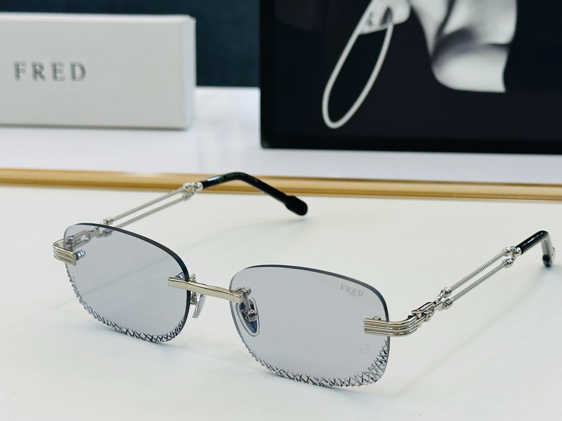 🔺FRED🔻法兰 FG57412U Size：57口17-145  醒目品牌logo扣扣 🔝🔝b上脸超美 太阳镜 内镀蓝