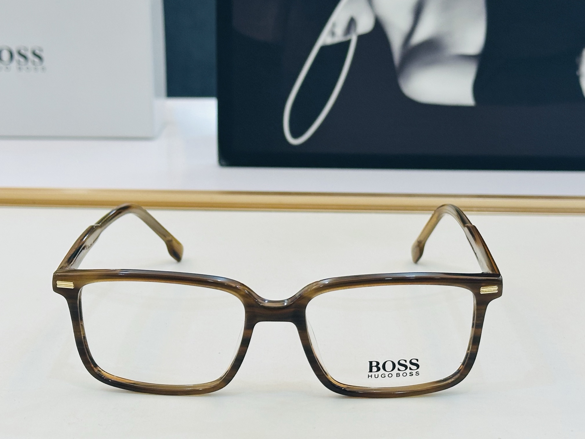 🆕 BOSS B1884 Size：53口17-140    🕶🕶💋💋👣👣  不挑脸 🍁经典不过时框型 L品质优良 配光