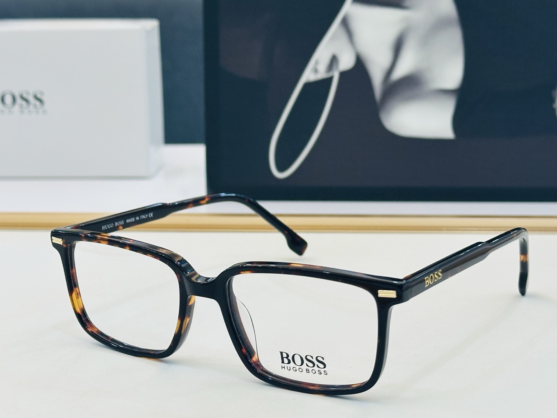 🆕 BOSS B1884 Size：53口17-140    🕶🕶💋💋👣👣  不挑脸 🍁经典不过时框型 L品质优良 配光