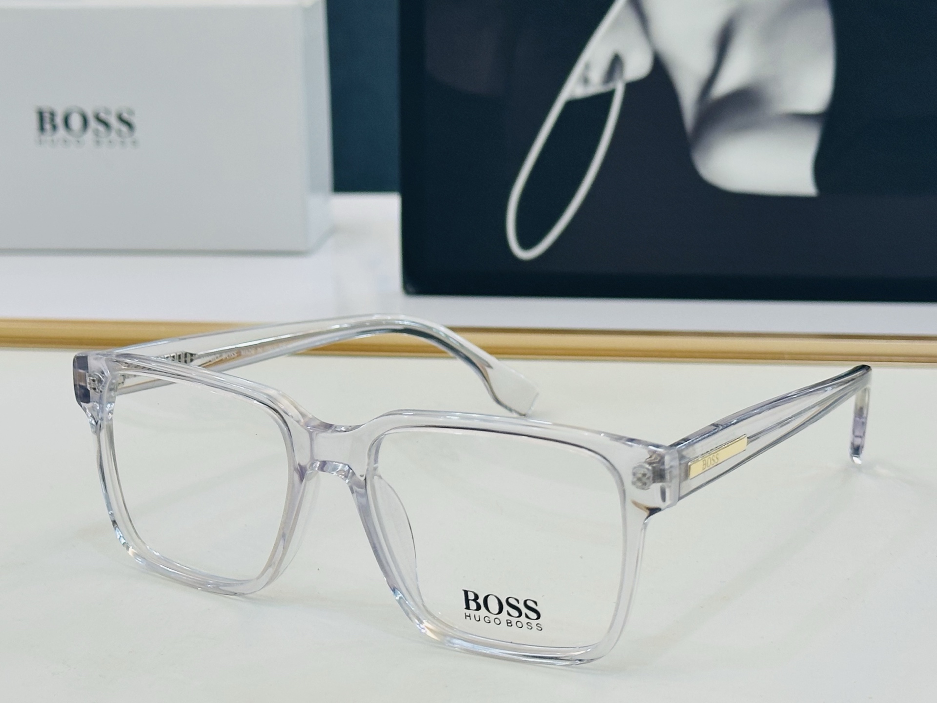 🆕 BOSS B1898  Size：53口17-145  🕶🕶💋💋👣👣  不挑脸 🍁经典不过时框型 L品质优良 配光架