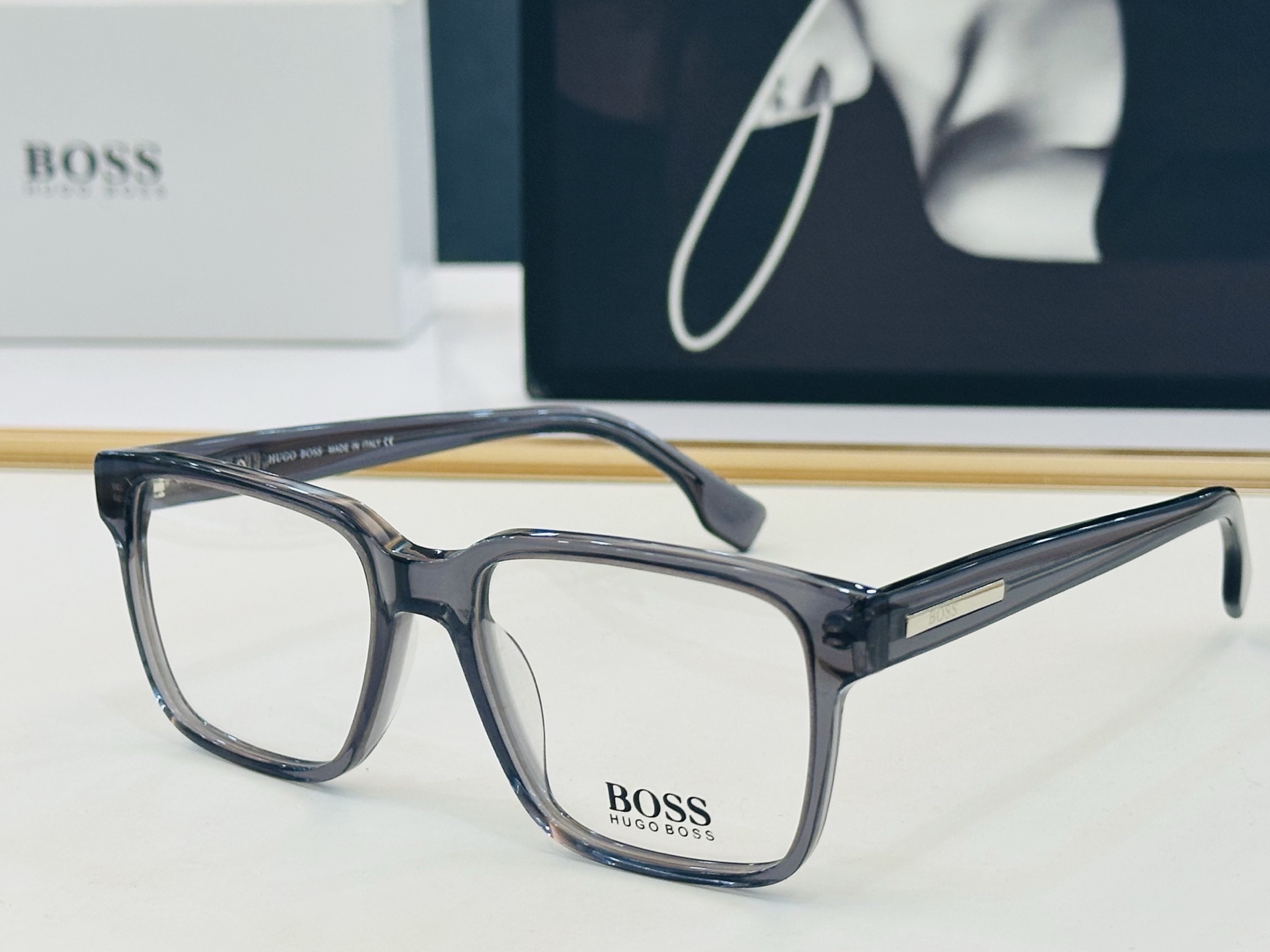 🆕 BOSS B1898  Size：53口17-145  🕶🕶💋💋👣👣  不挑脸 🍁经典不过时框型 L品质优良 配光架