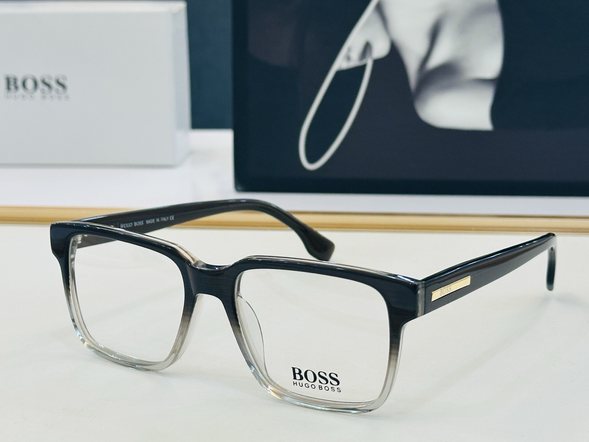 🆕 BOSS B1898  Size：53口17-145  🕶🕶💋💋👣👣  不挑脸 🍁经典不过时框型 L品质优良 配光架