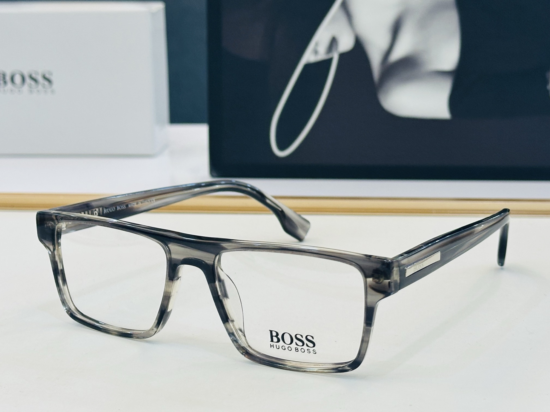 🆕 BOSS B1897 Size：53口17-145  🕶🕶💋💋👣👣  不挑脸 🍁经典不过时框型 L品质优良 配光架 