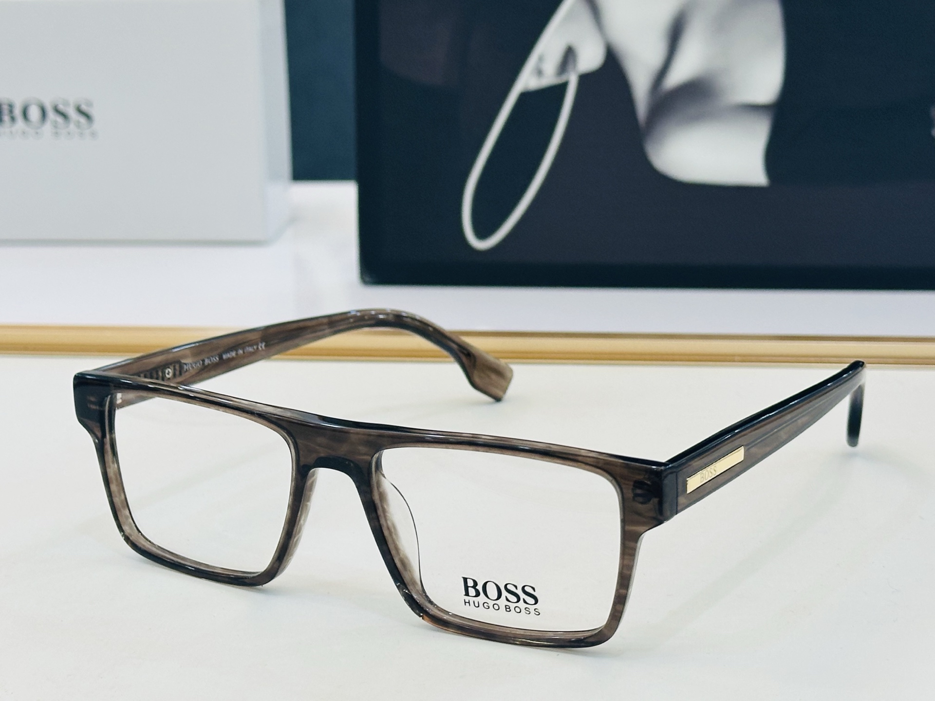 🆕 BOSS B1897 Size：53口17-145  🕶🕶💋💋👣👣  不挑脸 🍁经典不过时框型 L品质优良 配光架 