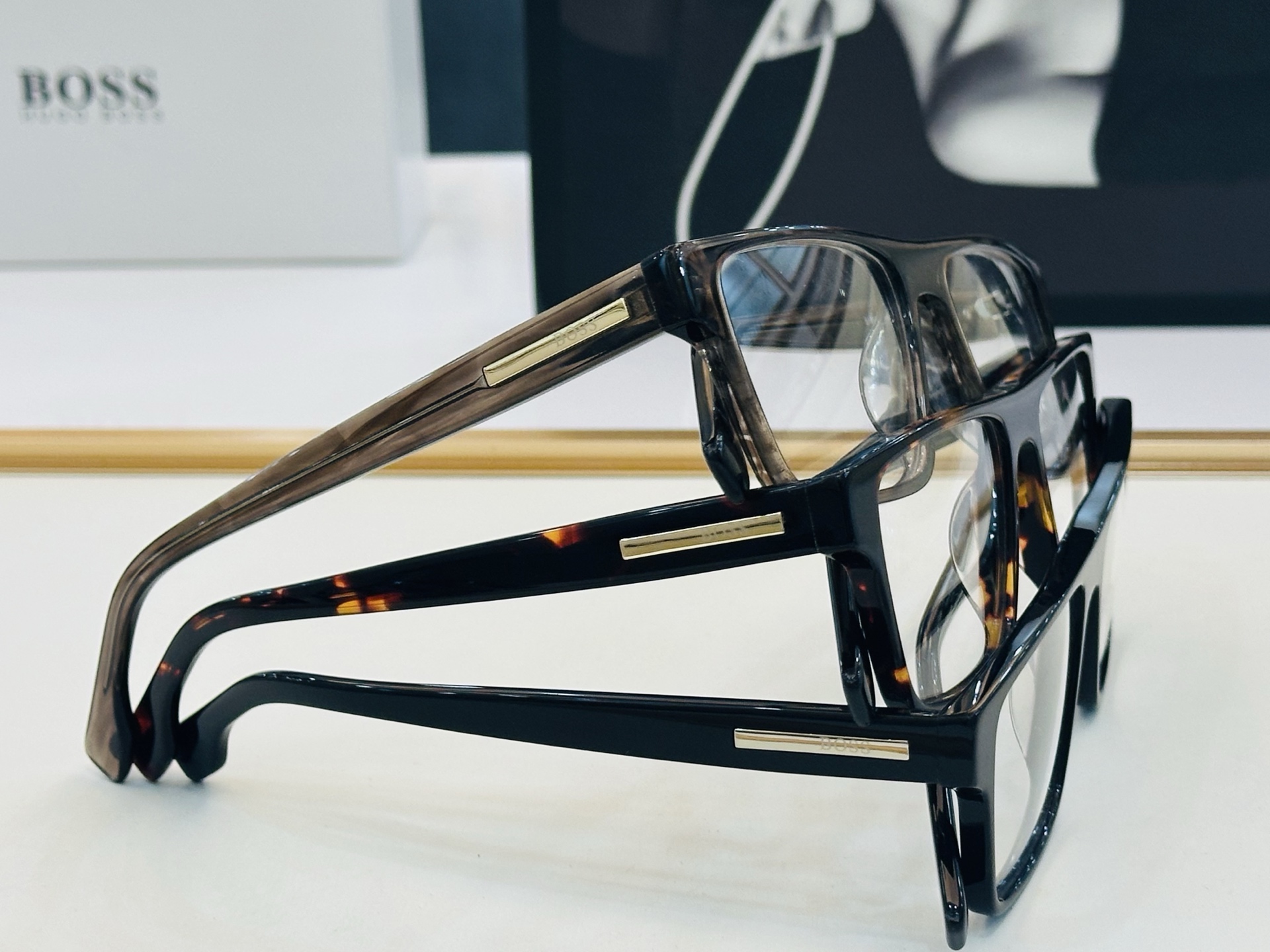 🆕 BOSS B1897 Size：53口17-145  🕶🕶💋💋👣👣  不挑脸 🍁经典不过时框型 L品质优良 配光架 