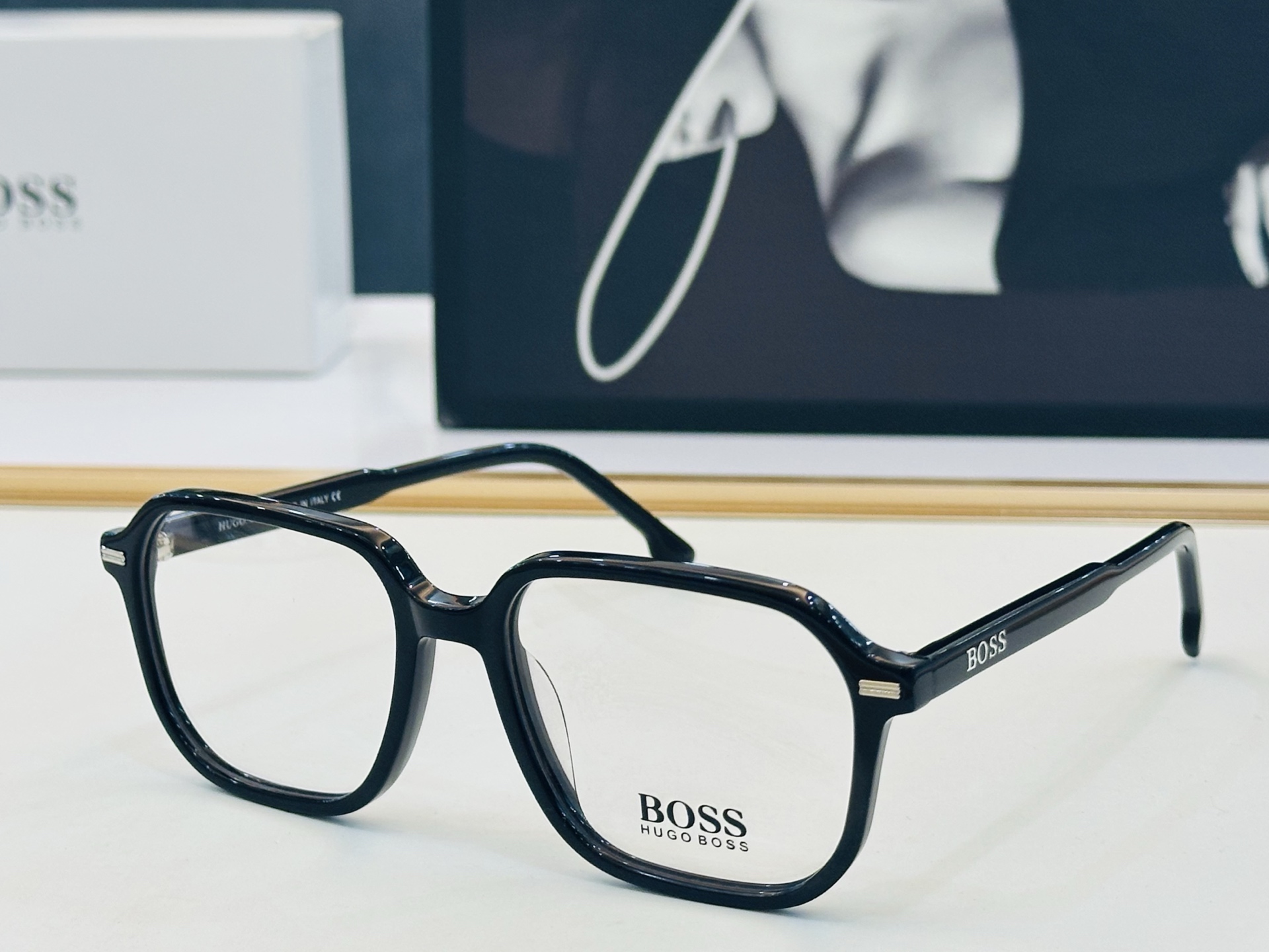 🆕 BOSS B1883  Size：53口17-140   🕶🕶💋💋👣👣  不挑脸 🍁经典不过时框型 L品质优良 配光