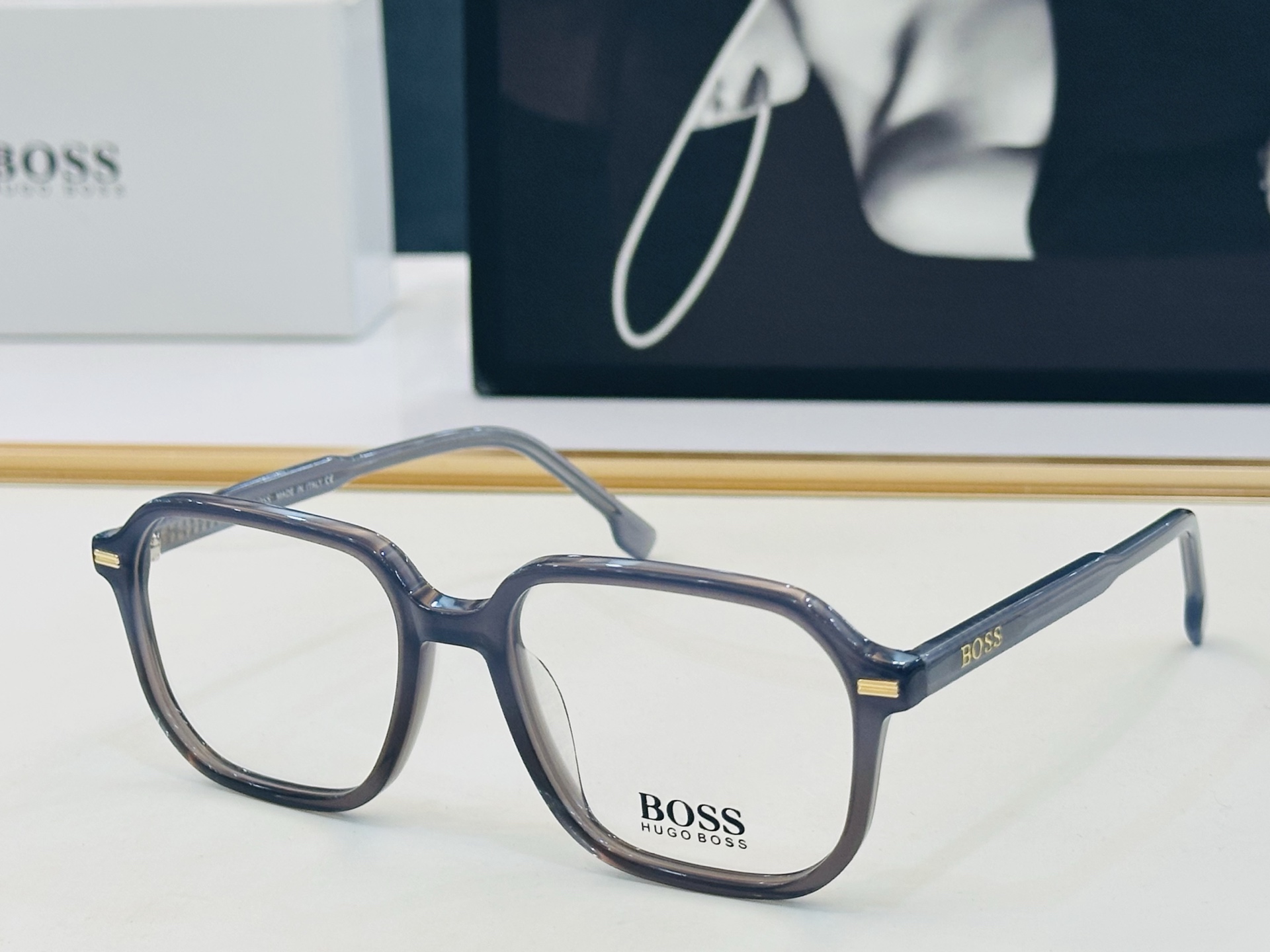 🆕 BOSS B1883  Size：53口17-140   🕶🕶💋💋👣👣  不挑脸 🍁经典不过时框型 L品质优良 配光