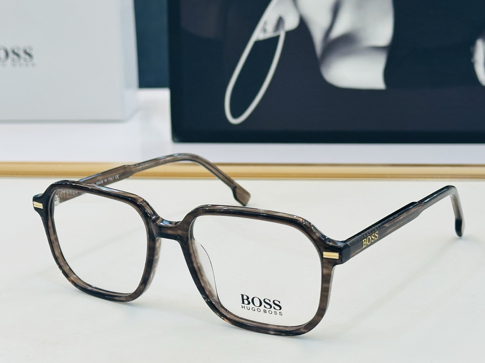 🆕 BOSS B1883  Size：53口17-140   🕶🕶💋💋👣👣  不挑脸 🍁经典不过时框型 L品质优良 配光
