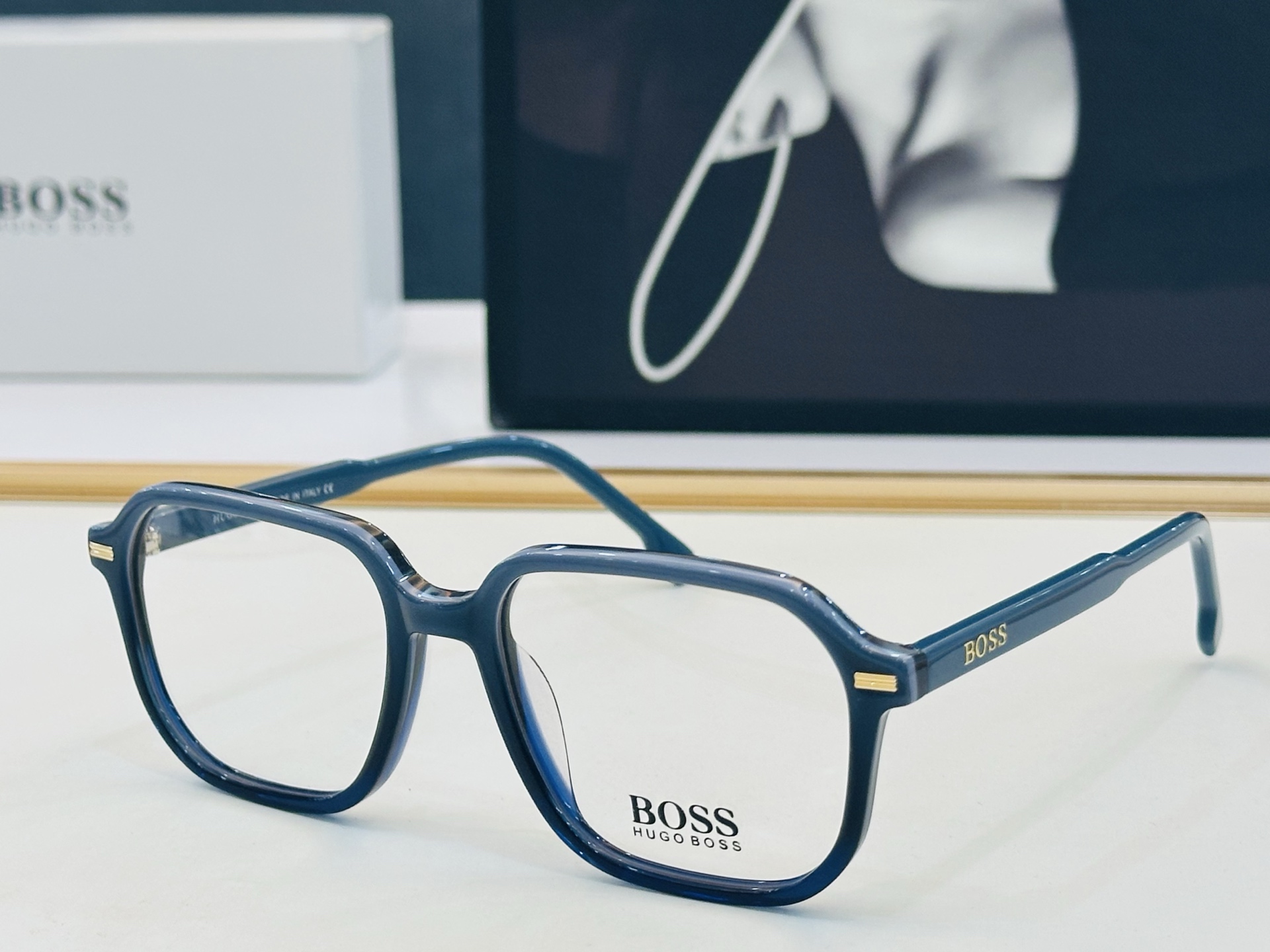 🆕 BOSS B1883  Size：53口17-140   🕶🕶💋💋👣👣  不挑脸 🍁经典不过时框型 L品质优良 配光