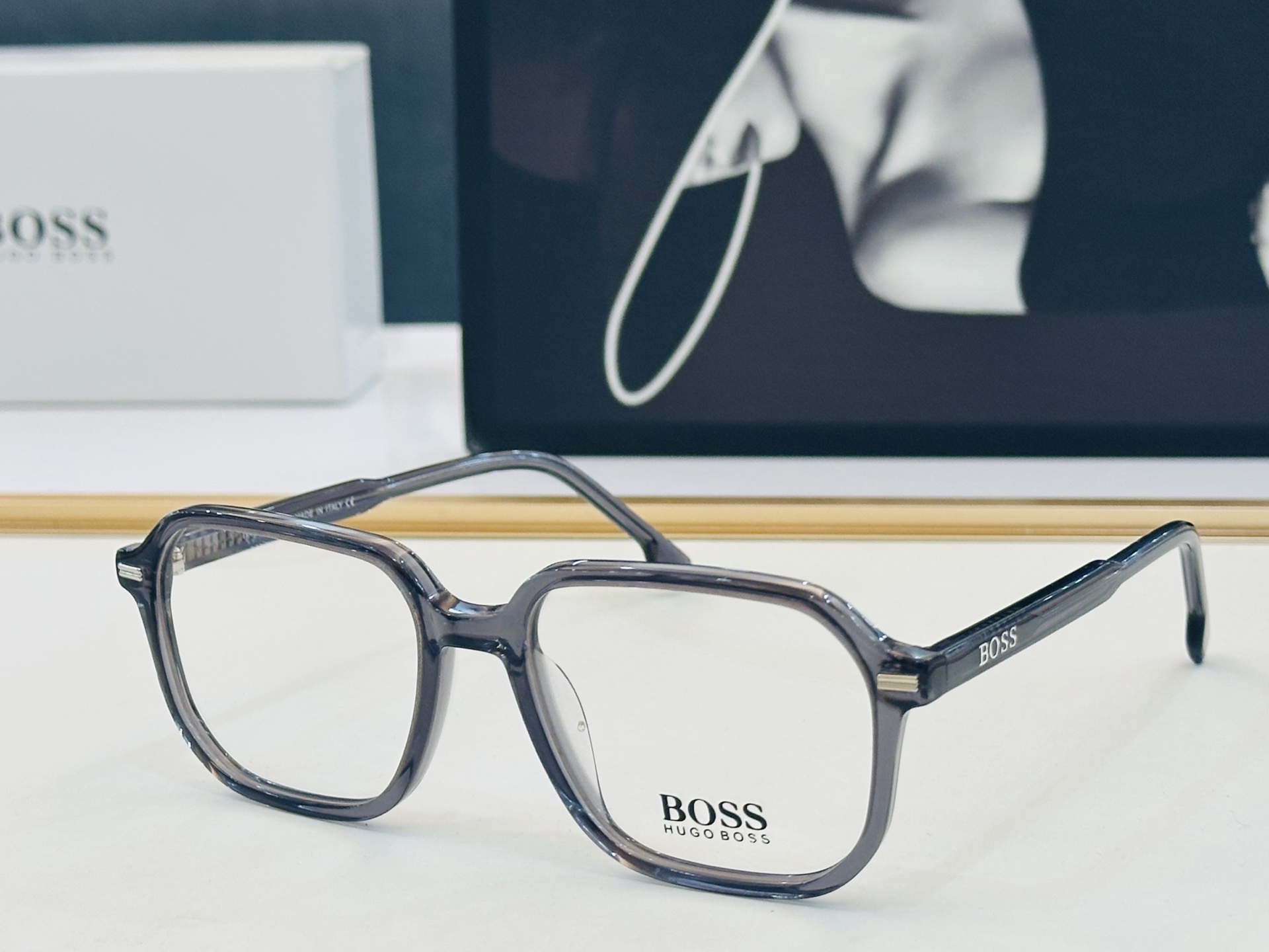 🆕 BOSS B1883  Size：53口17-140   🕶🕶💋💋👣👣  不挑脸 🍁经典不过时框型 L品质优良 配光
