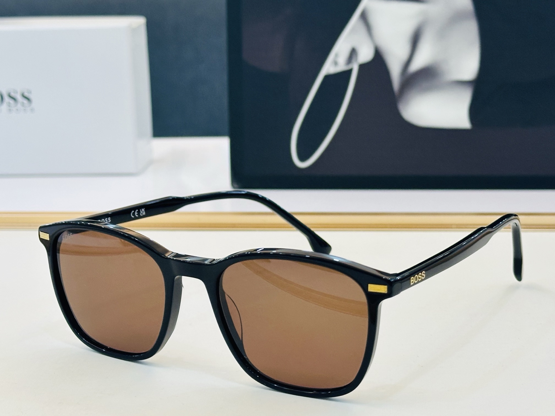 🆕 BOSS 1880/G/S Size：53口20-150    🕶🕶💋💋👣👣  不挑脸 🍁经典不过时框型 L品质优良