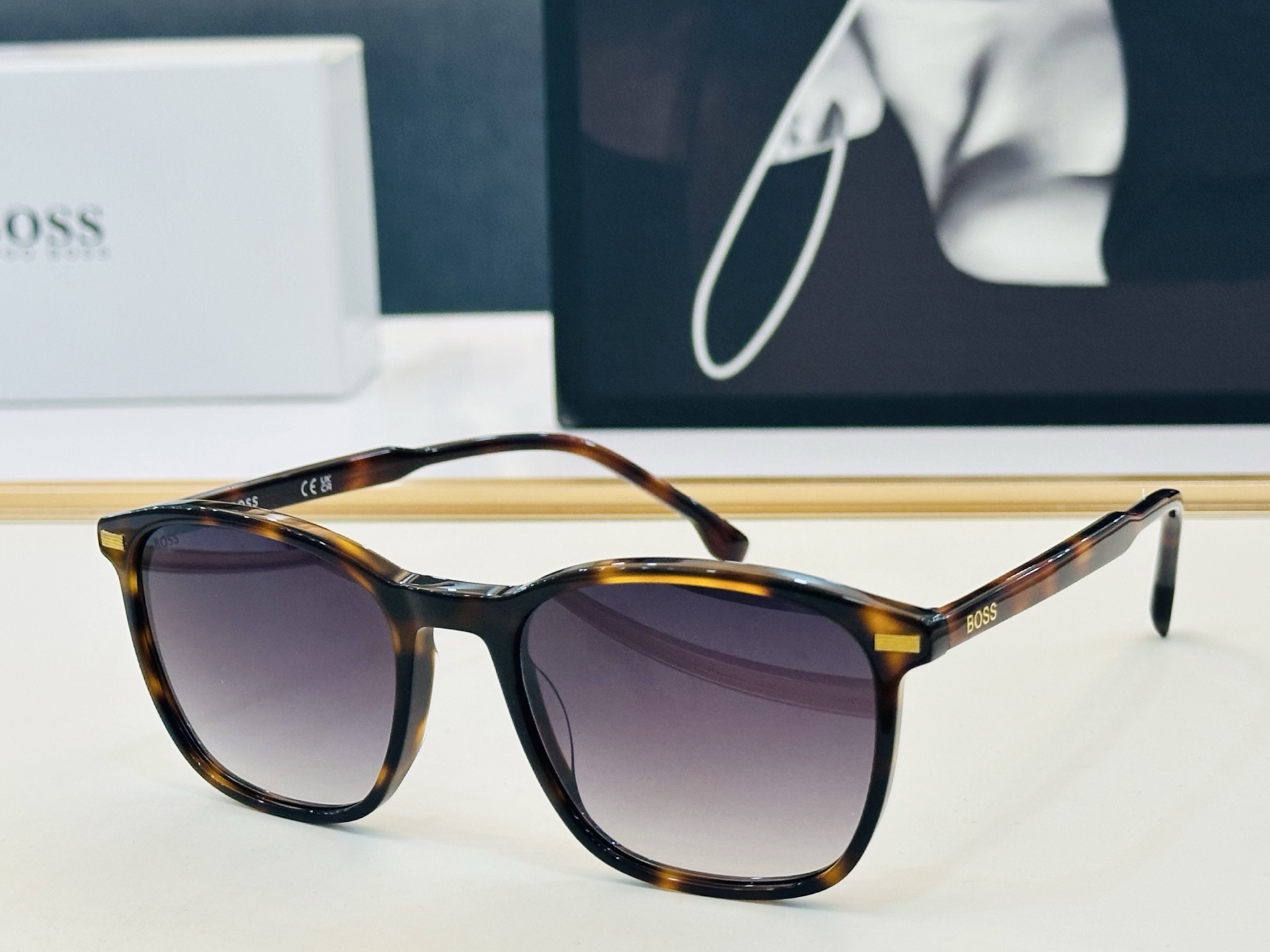 🆕 BOSS 1880/G/S Size：53口20-150    🕶🕶💋💋👣👣  不挑脸 🍁经典不过时框型 L品质优良