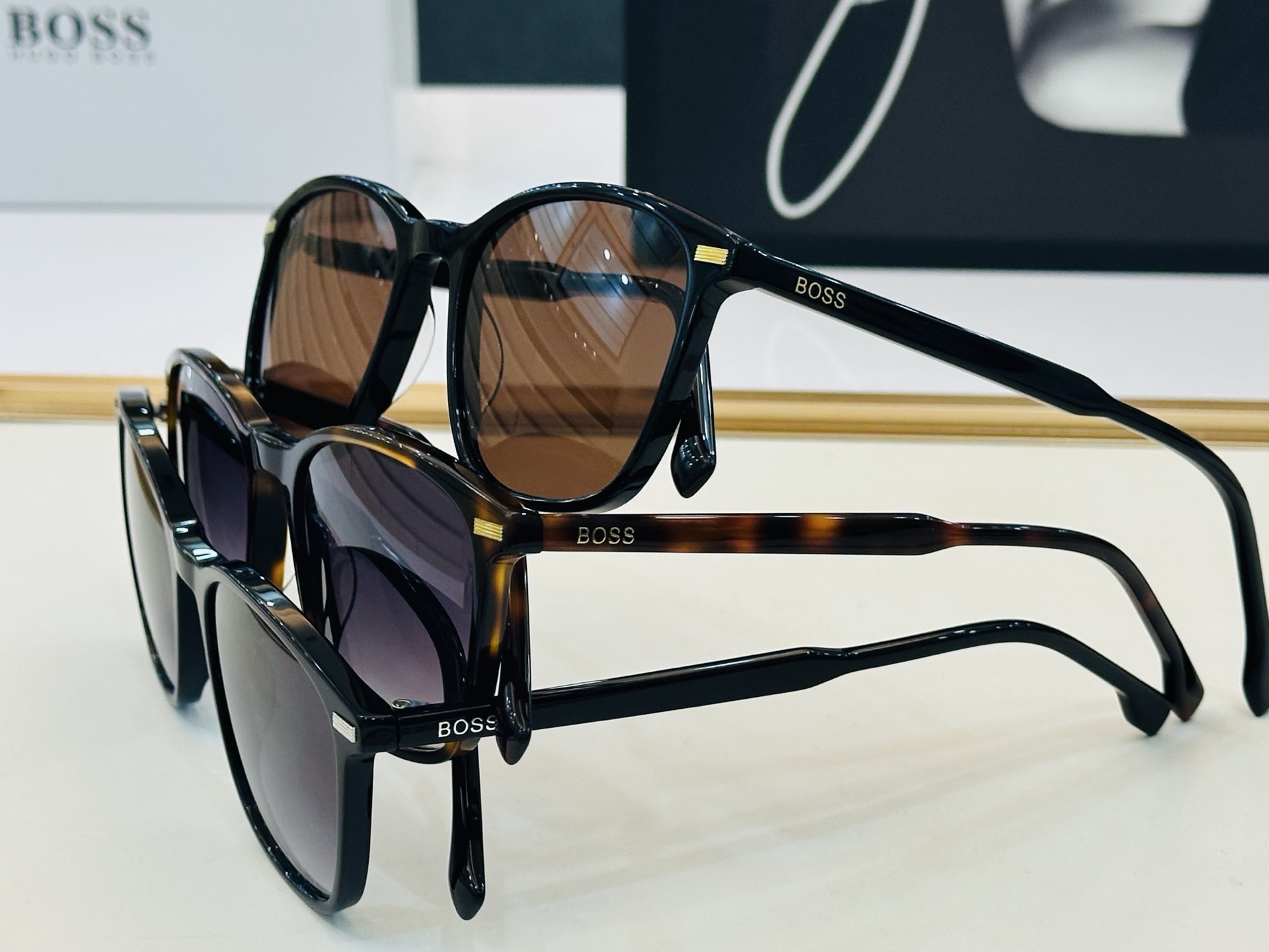 🆕 BOSS 1880/G/S Size：53口20-150    🕶🕶💋💋👣👣  不挑脸 🍁经典不过时框型 L品质优良