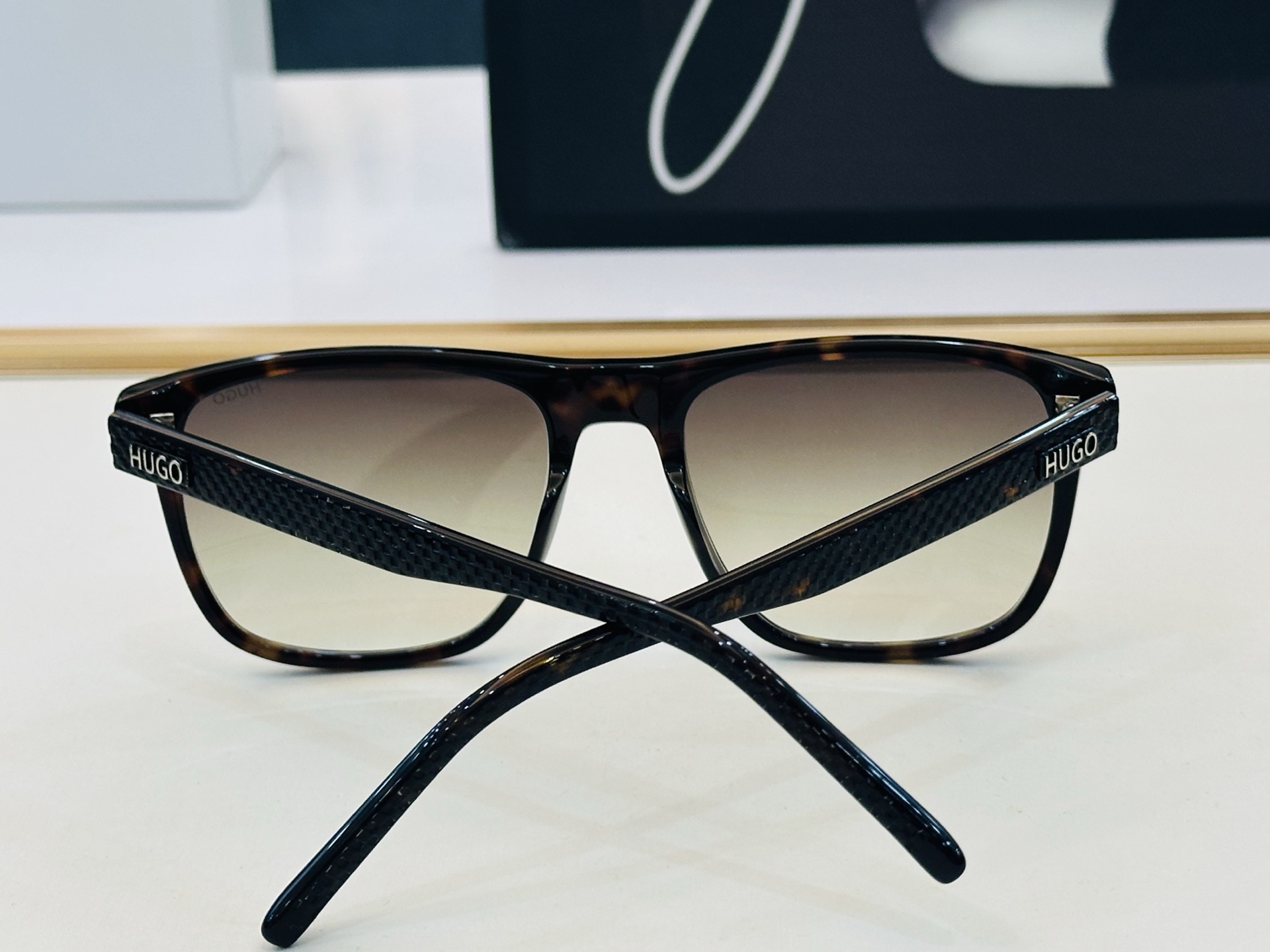 🆕 BOSS 1391/G/S Size：56口19-145     🕶🕶💋💋👣👣  不挑脸 🍁经典不过时框型 L品质优