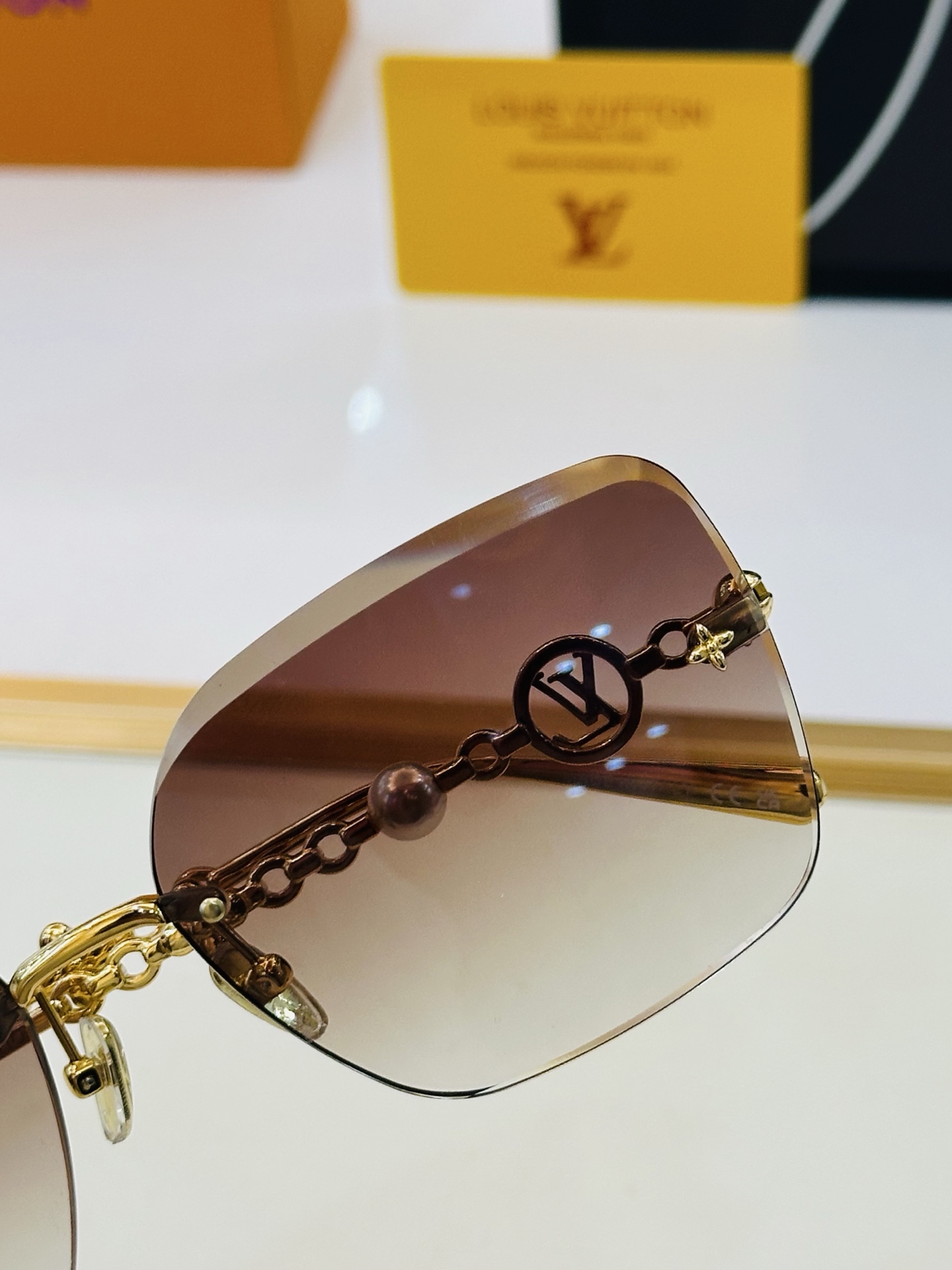 路易家 🎩Z3407U Size：63口16-145 充满活力的 展现独特个性🌟展现大气的你 B高品质 👍👍 🆕 