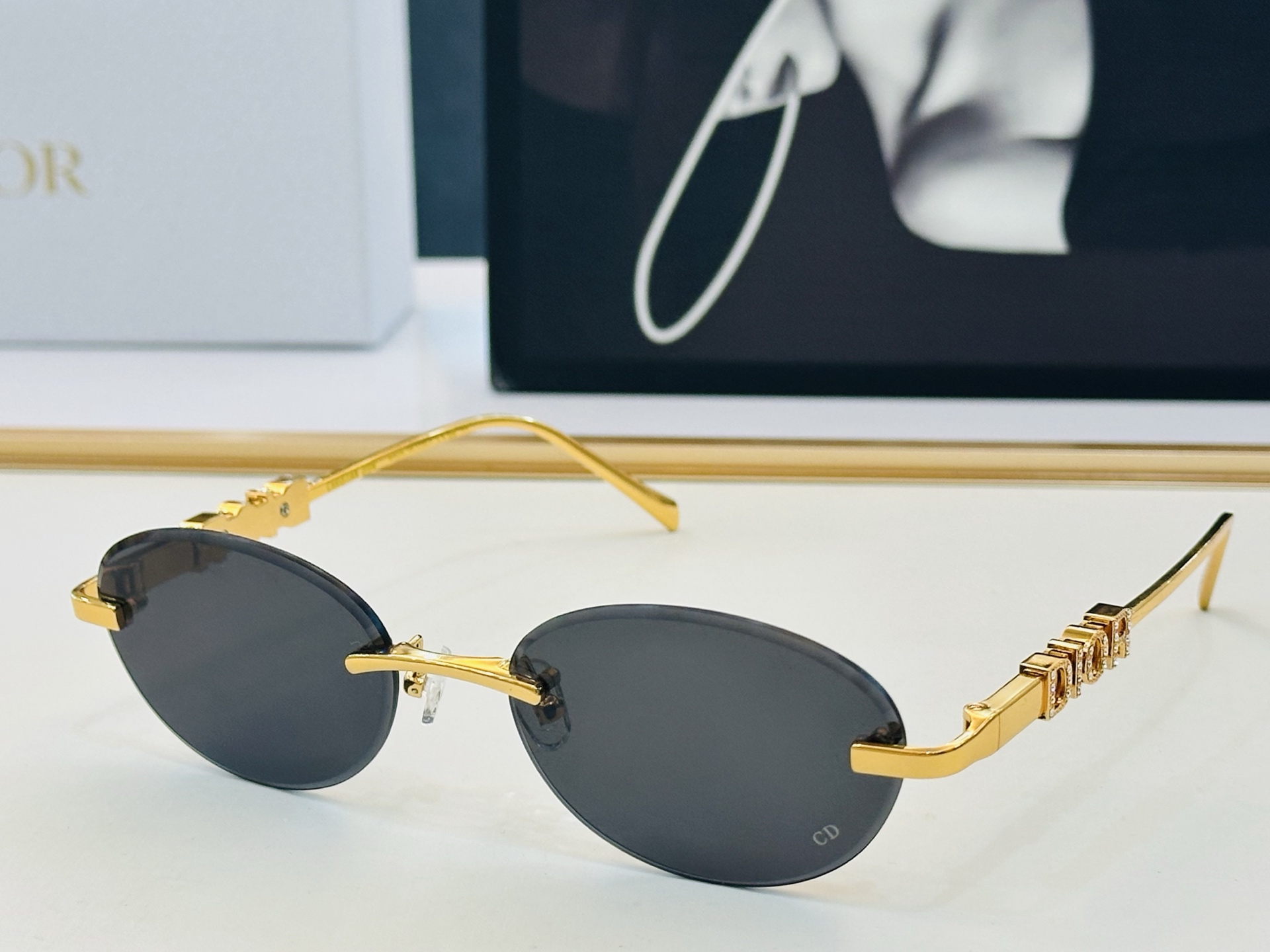 🔻🔻🔻DIO* 迪家 2300UCR Size：57口19-145 春夏款墨镜 😎🔆。搭配镜腿精致 bm官网款 质量上佳