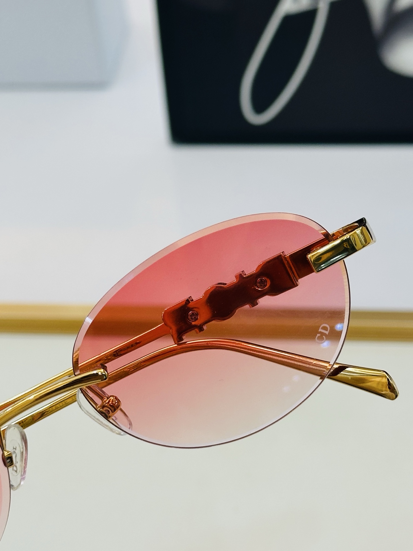 🔻🔻🔻DIO* 迪家 2300UCR Size：57口19-145 春夏款墨镜 😎🔆。搭配镜腿精致 bm官网款 质量上佳