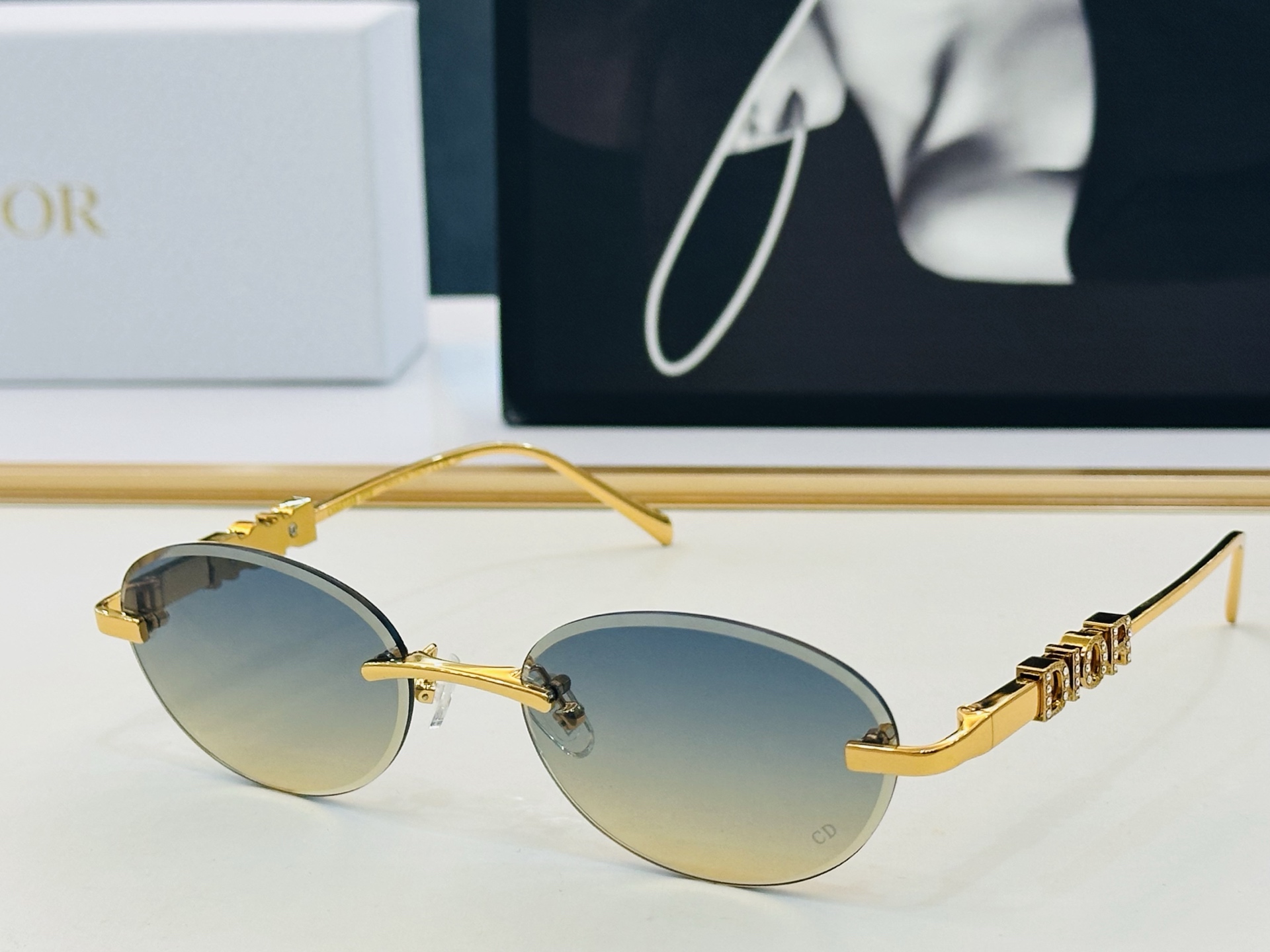 🔻🔻🔻DIO* 迪家 2300UCR Size：57口19-145 春夏款墨镜 😎🔆。搭配镜腿精致 bm官网款 质量上佳