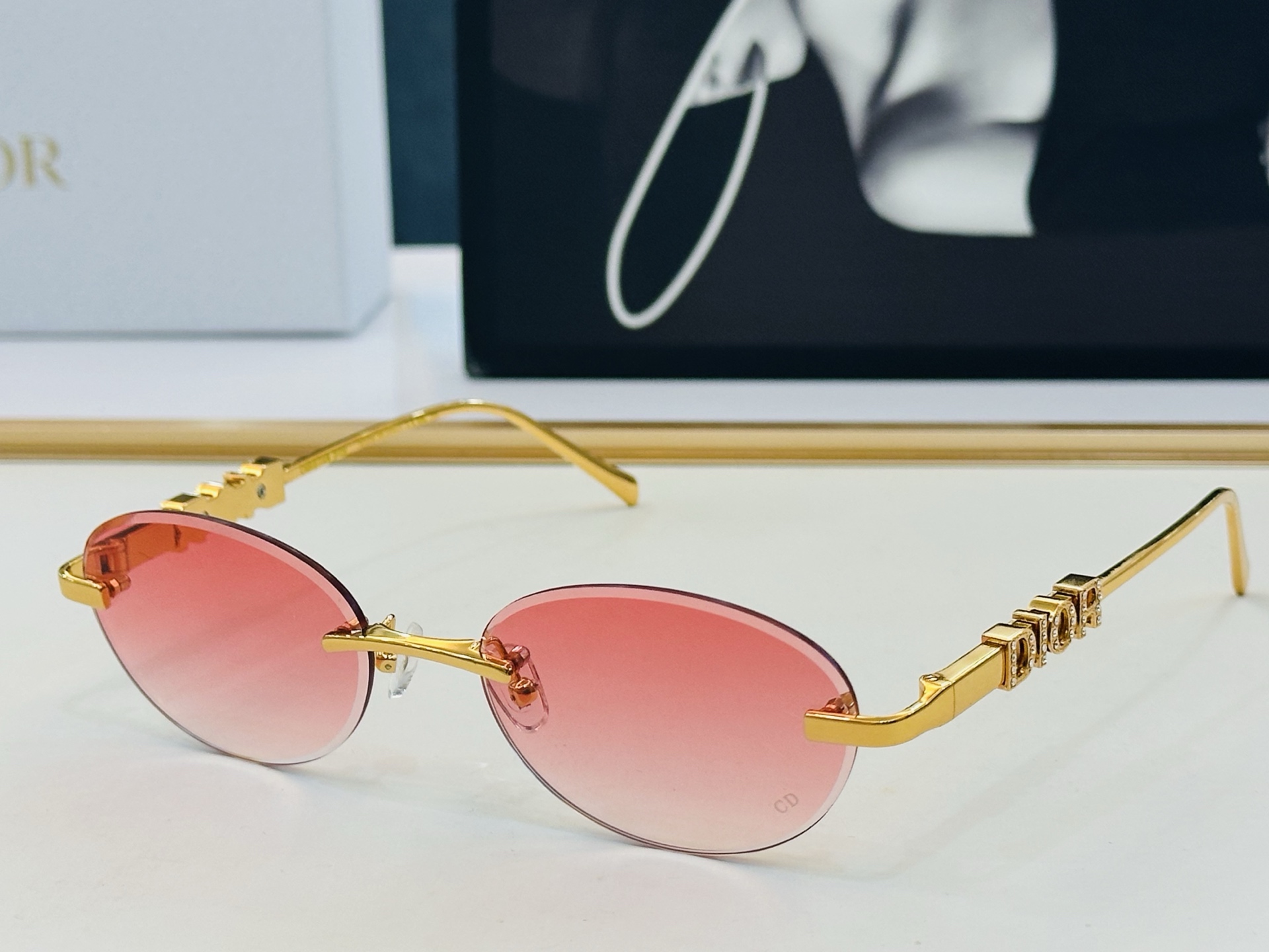 🔻🔻🔻DIO* 迪家 2300UCR Size：57口19-145 春夏款墨镜 😎🔆。搭配镜腿精致 bm官网款 质量上佳