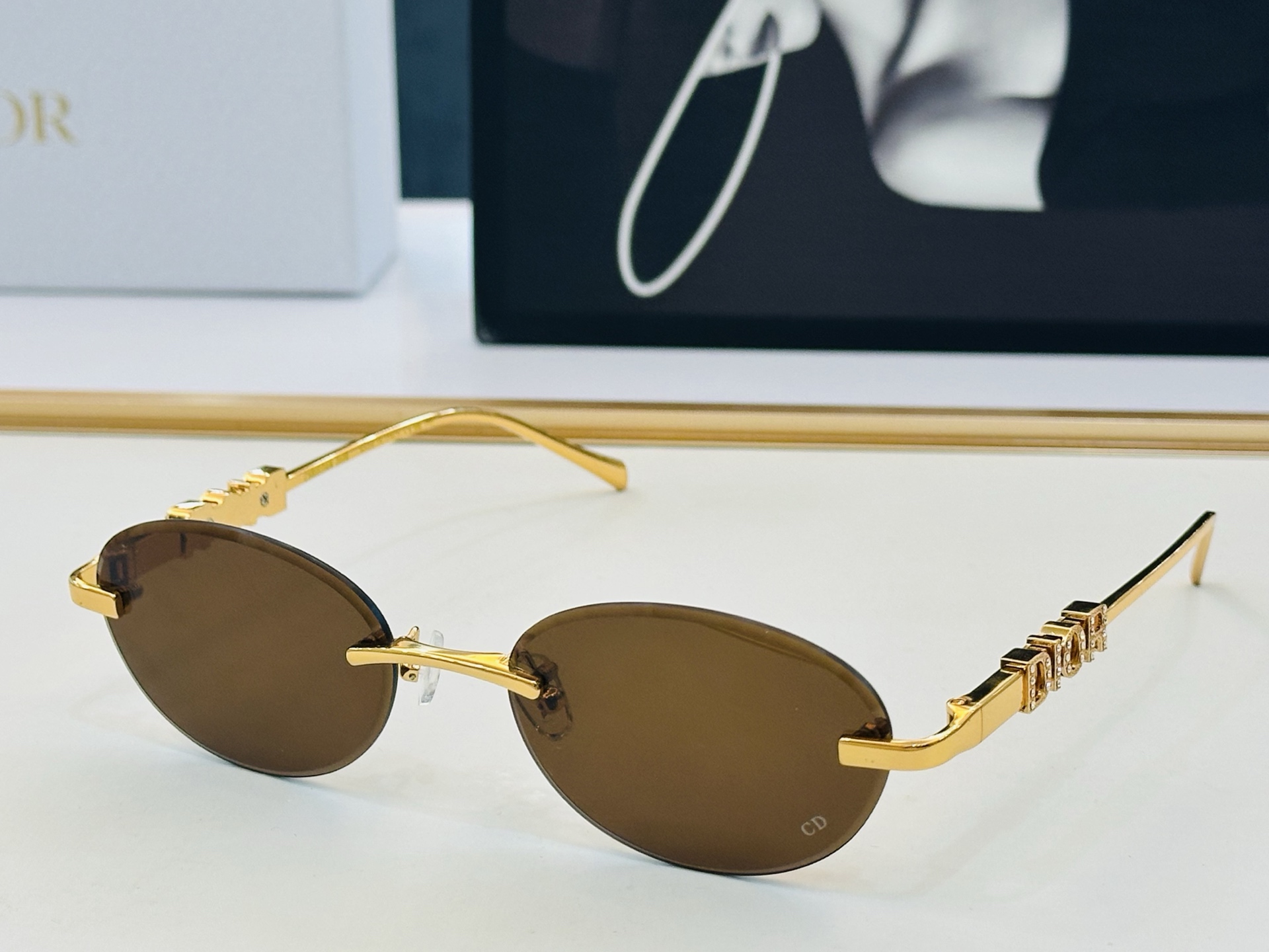 🔻🔻🔻DIO* 迪家 2300UCR Size：57口19-145 春夏款墨镜 😎🔆。搭配镜腿精致 bm官网款 质量上佳