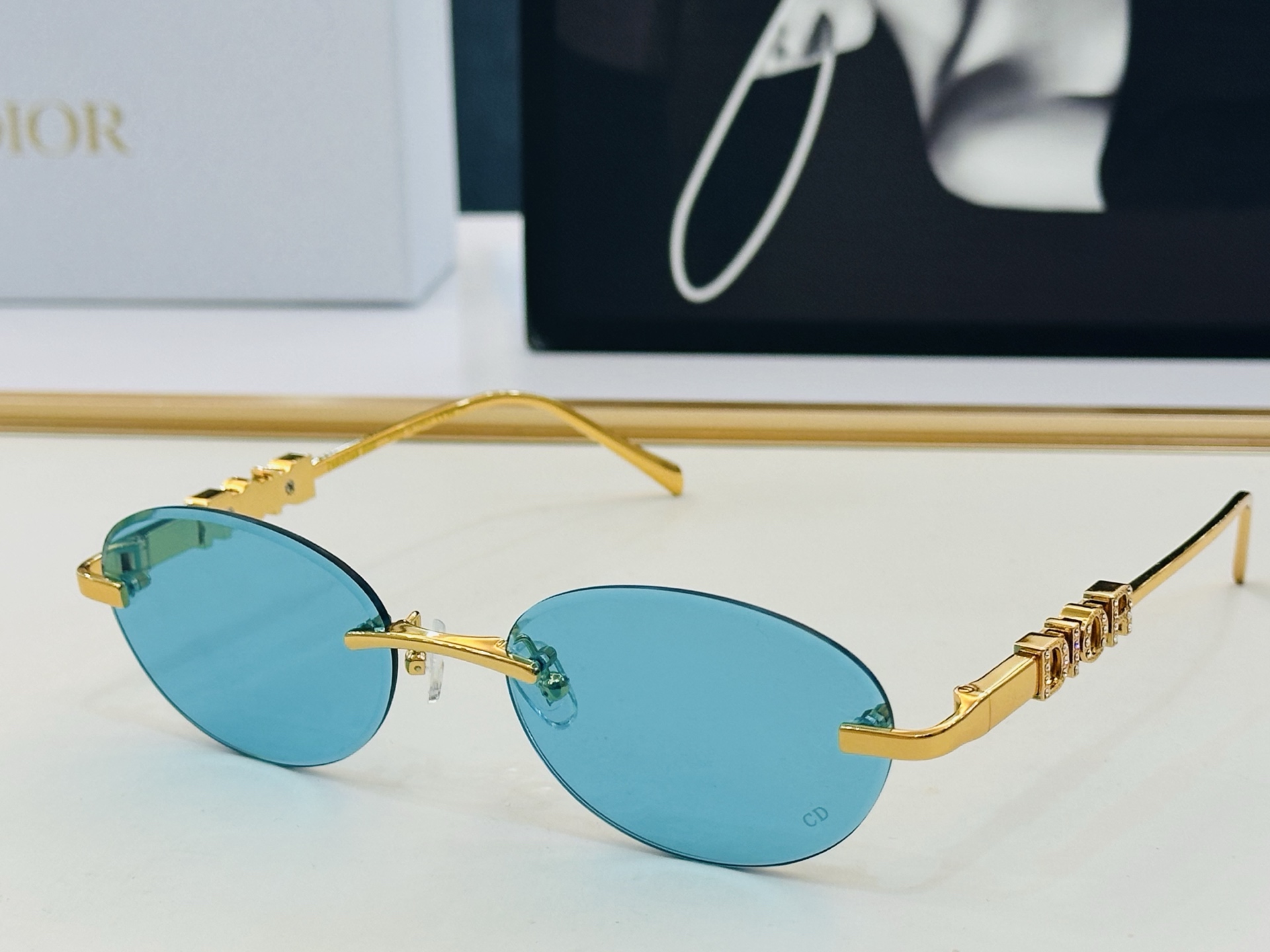 🔻🔻🔻DIO* 迪家 2300UCR Size：57口19-145 春夏款墨镜 😎🔆。搭配镜腿精致 bm官网款 质量上佳