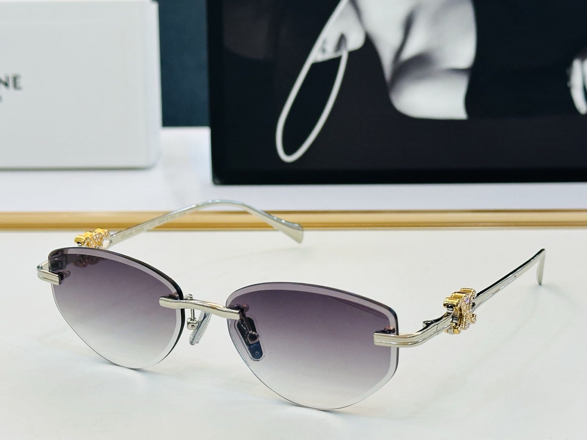 【CELINE】赛琳 CL2382U Size：57口16-145 一直热销的款式，欧美风 光泽度好  X工艺超赞 👍🏻